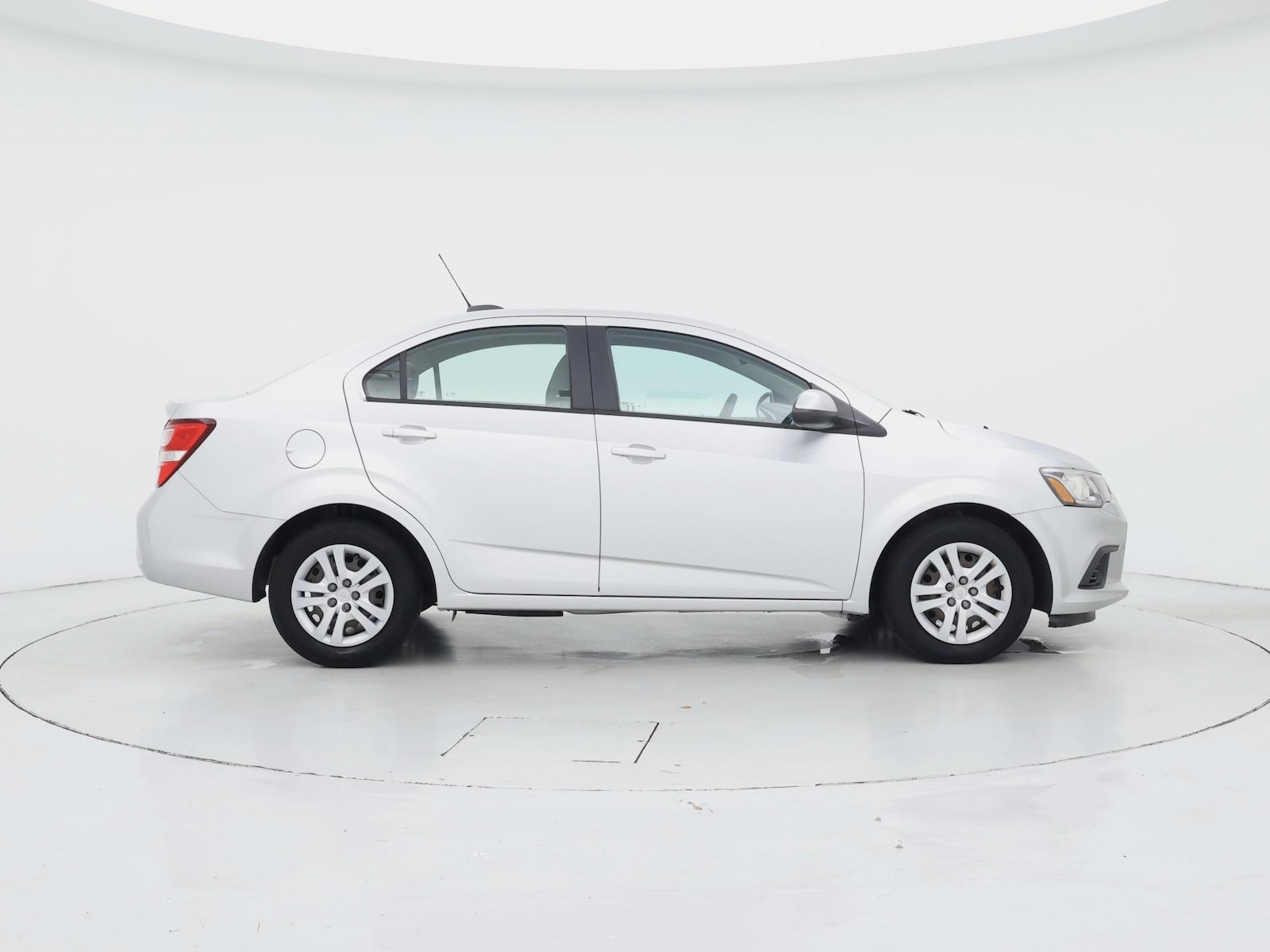 2017 Chevrolet Sonic LS - Photo 8