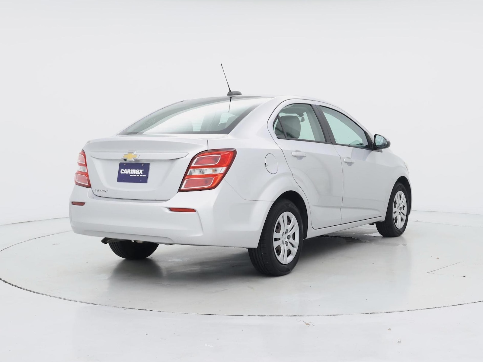 2017 Chevrolet Sonic LS - Photo 9