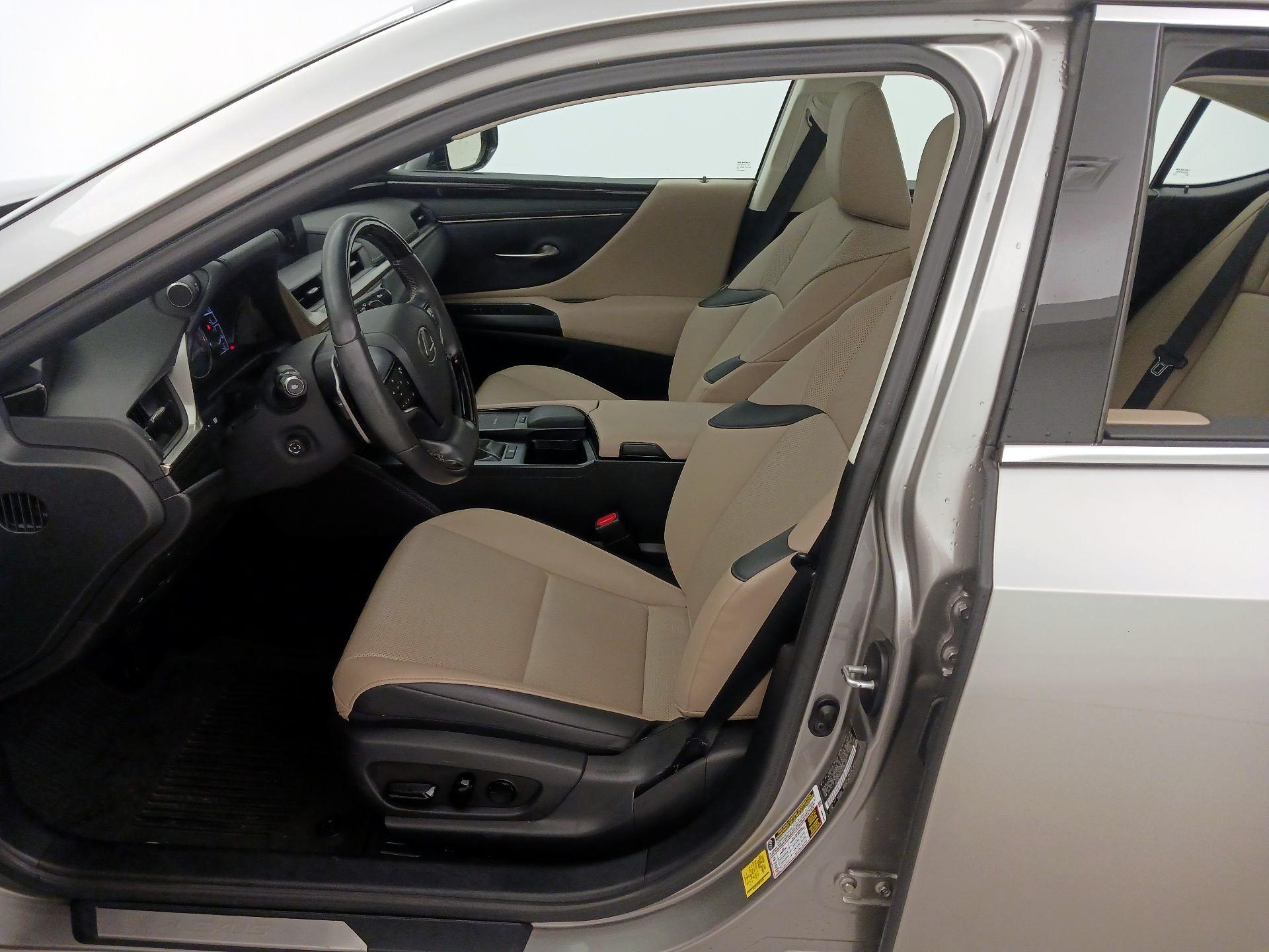 Thumbnail: 2021 Lexus ES - 11