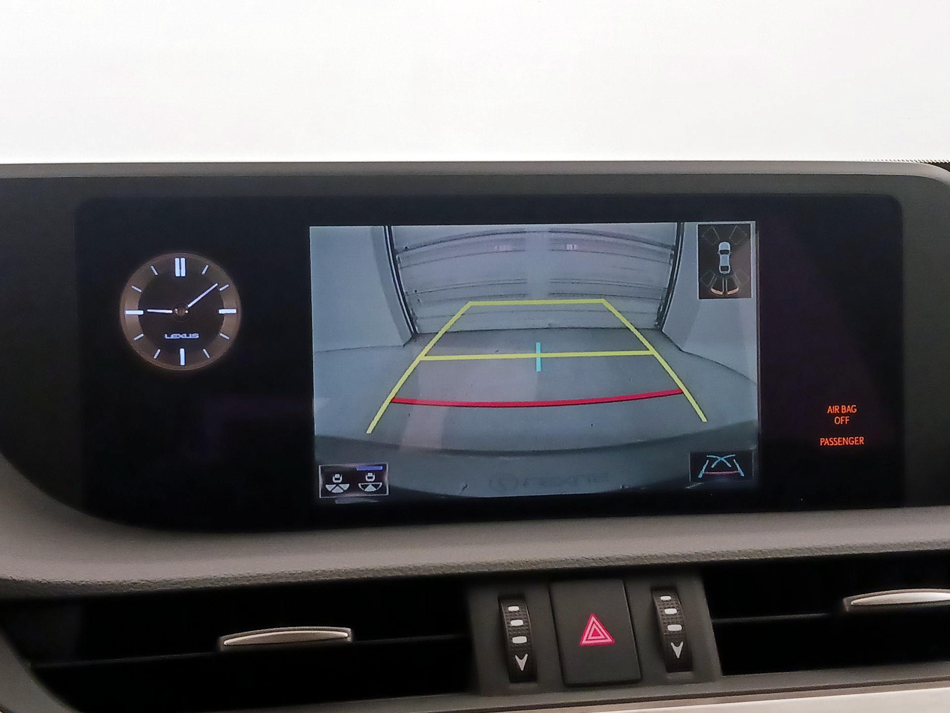 Thumbnail: 2021 Lexus ES - 14