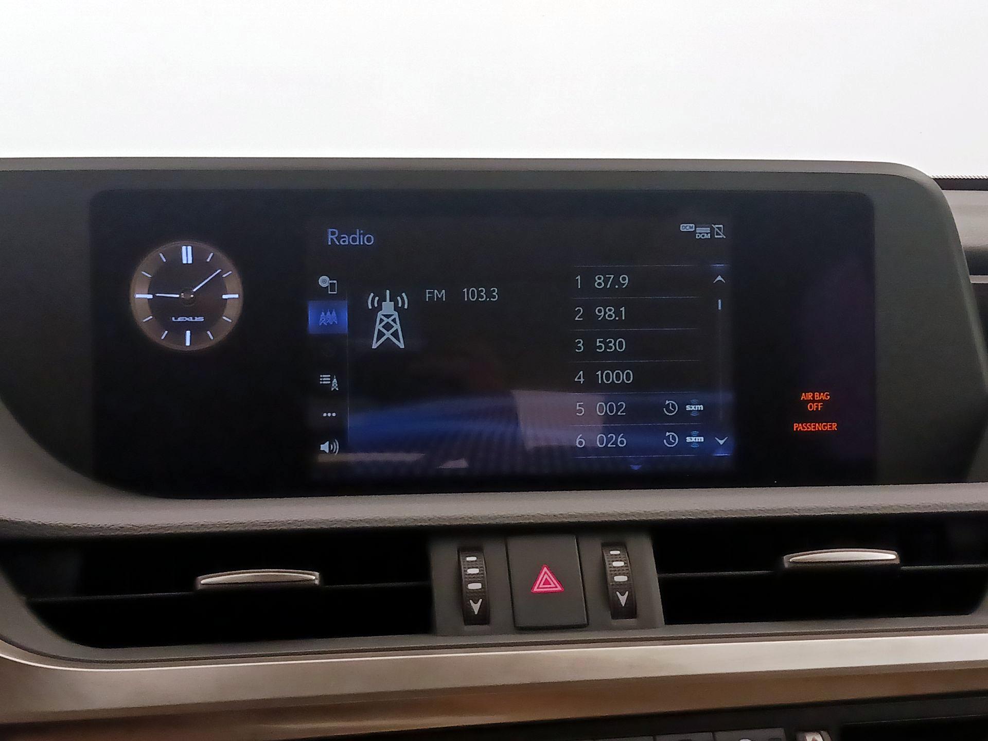 Thumbnail: 2021 Lexus ES - 15