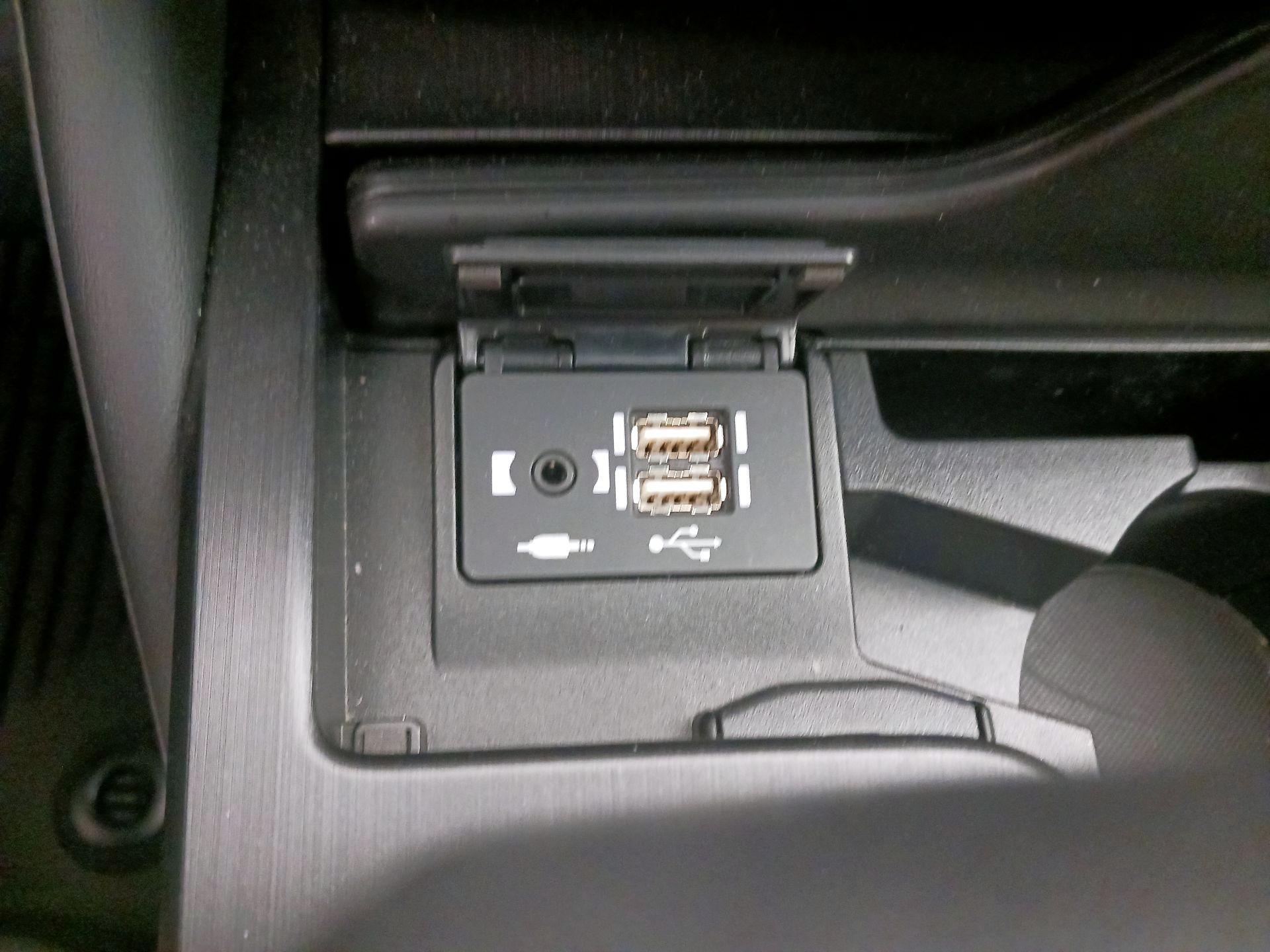 Thumbnail: 2021 Lexus ES - 18