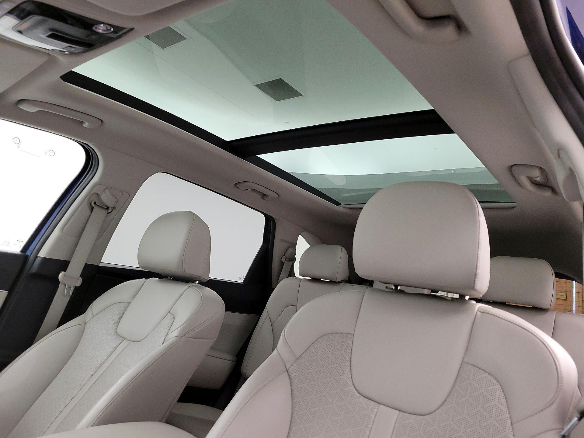 Thumbnail: 2023 Kia Sorento - 20