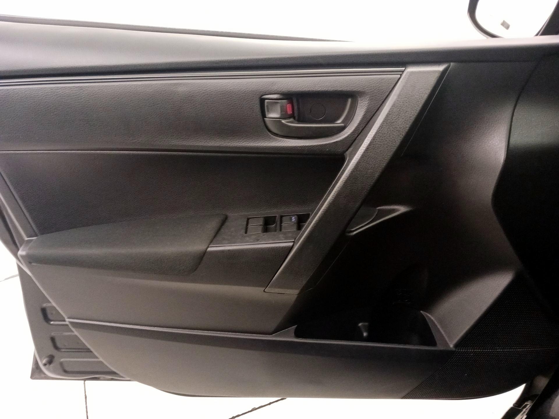 Thumbnail: 2018 Toyota Corolla - 12