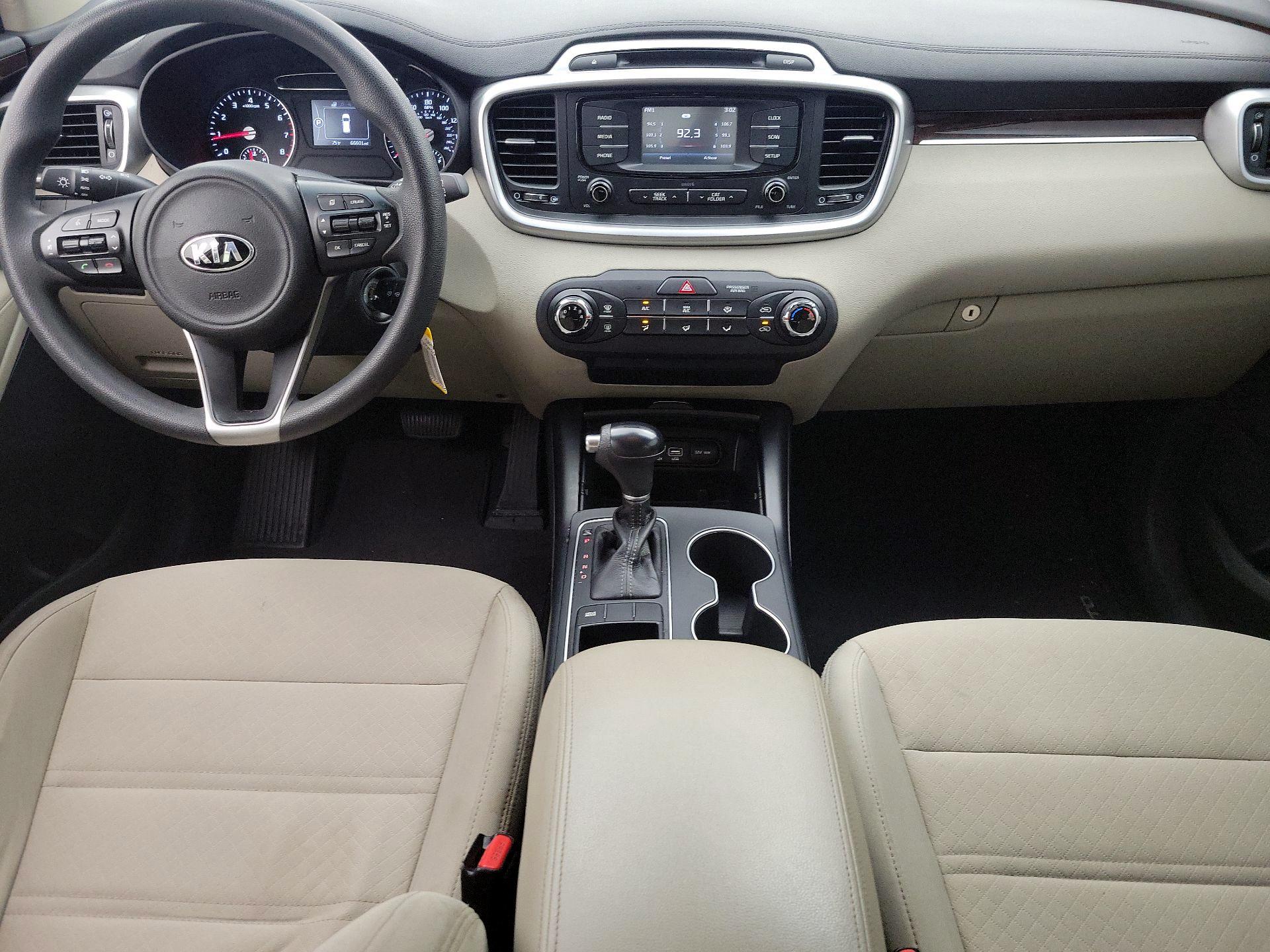 Thumbnail: 2017 Kia Sorento - 9