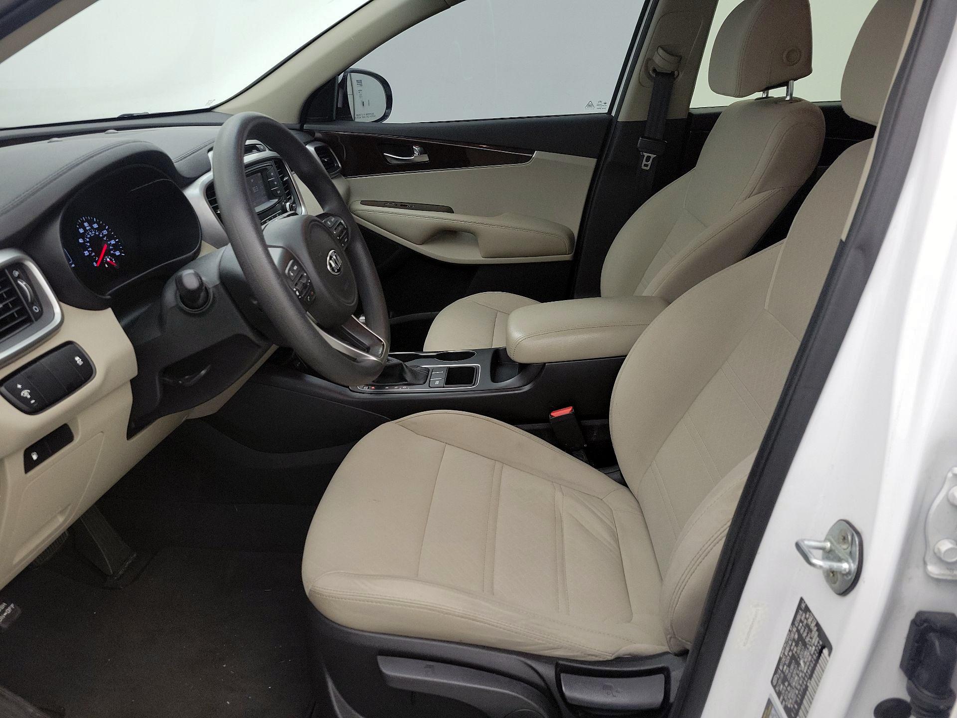 Thumbnail: 2017 Kia Sorento - 11