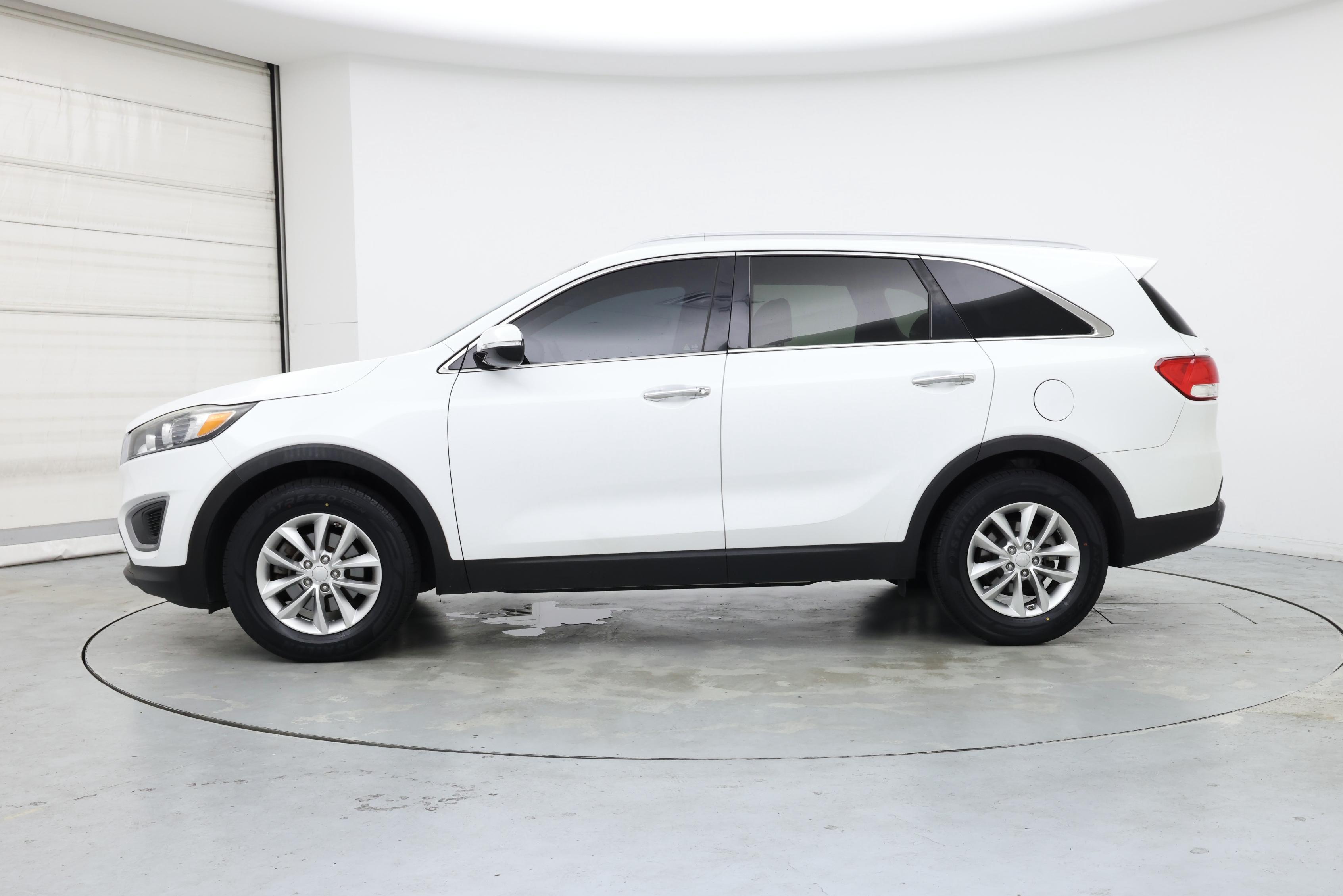 Thumbnail: 2017 Kia Sorento - 3