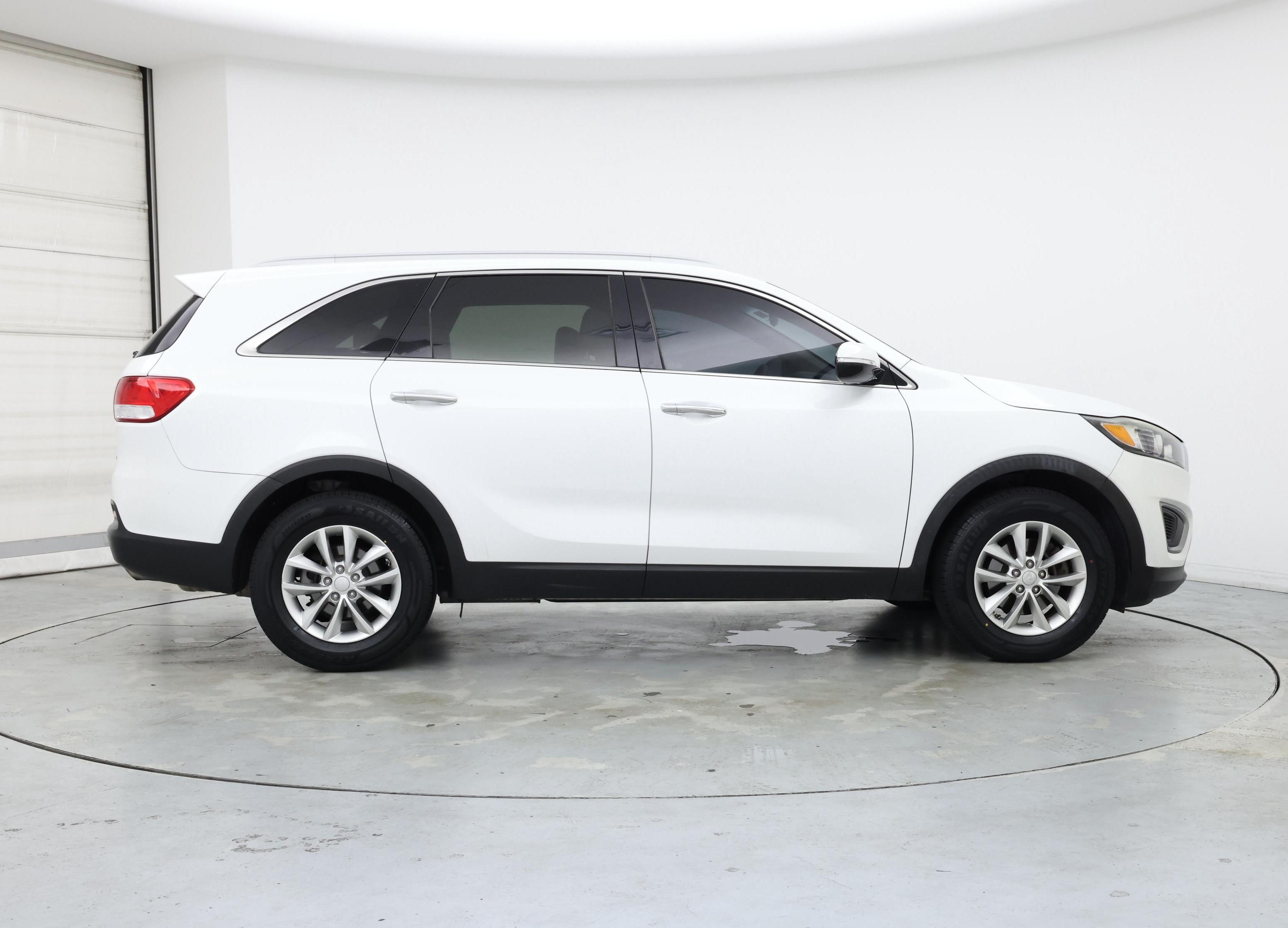 Thumbnail: 2017 Kia Sorento - 7