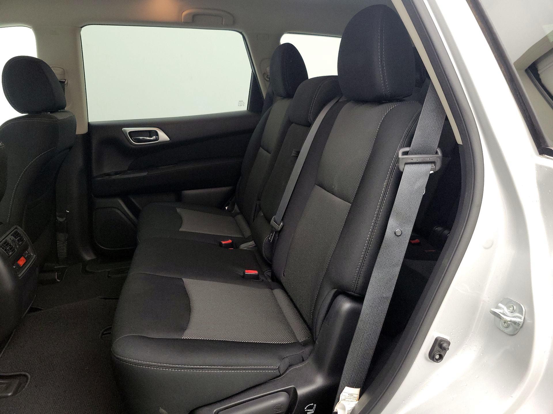 Thumbnail: 2017 Nissan Pathfinder - 19
