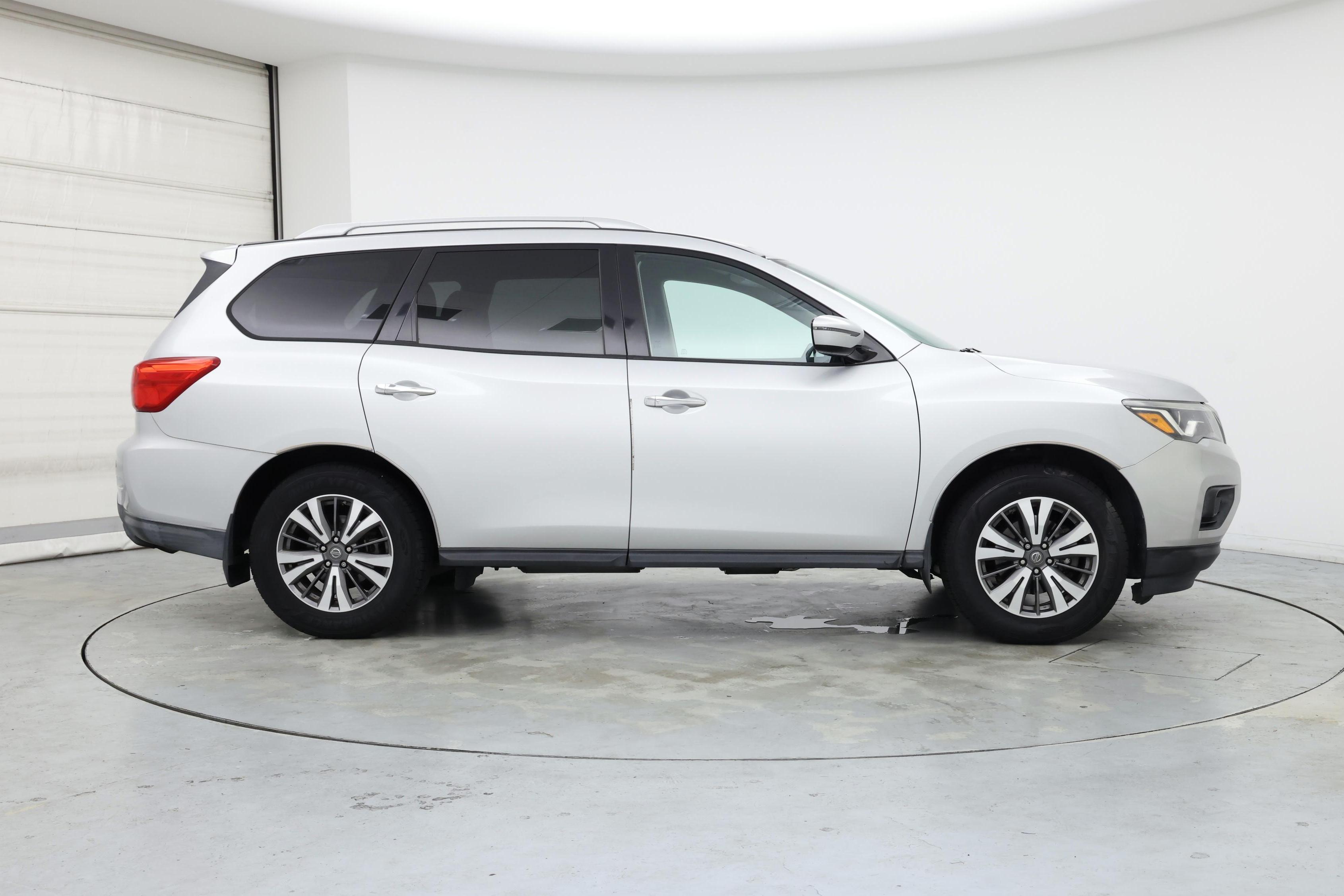 Thumbnail: 2017 Nissan Pathfinder - 7