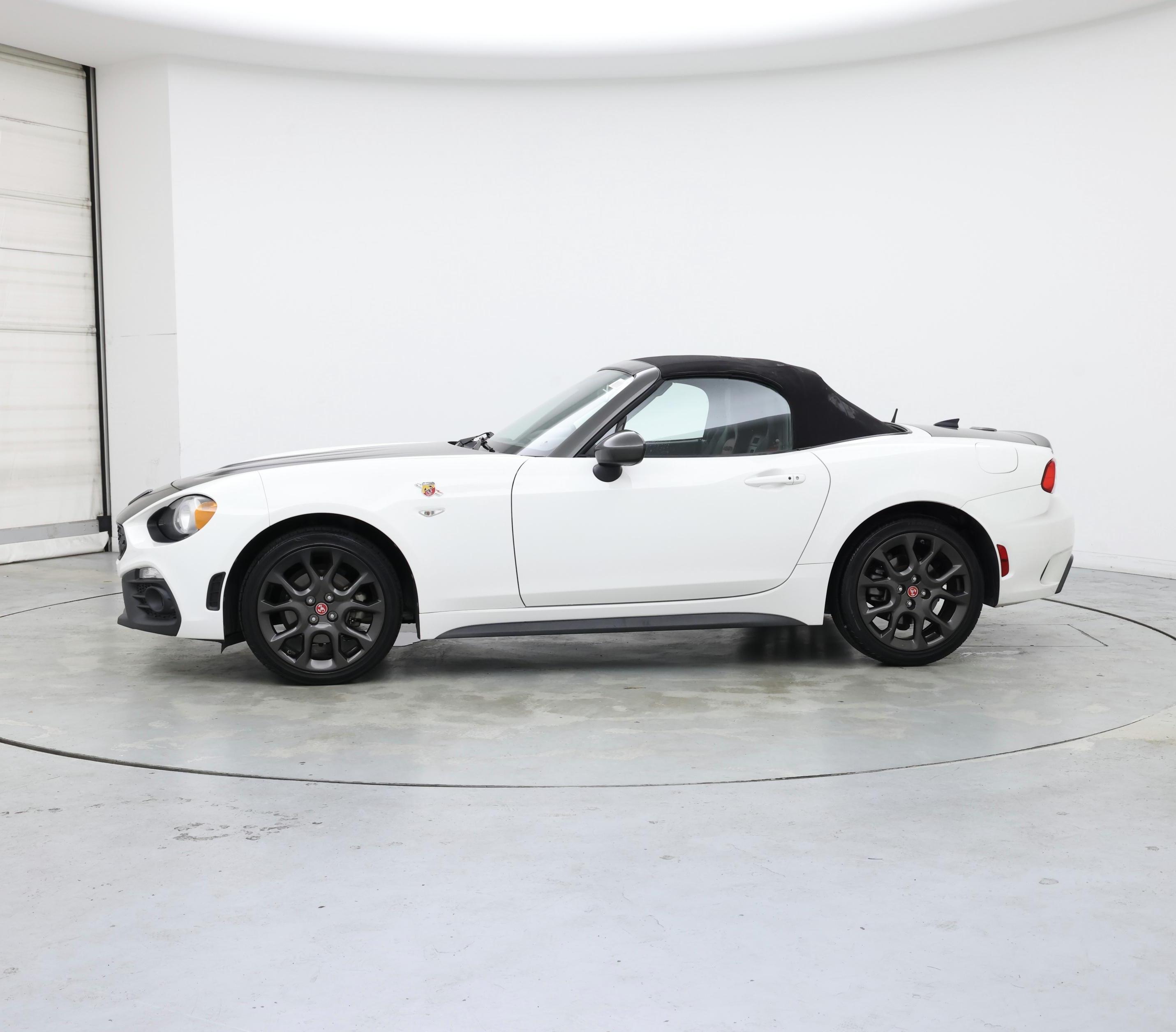 Thumbnail: 2018 Fiat 124 Spider - 3