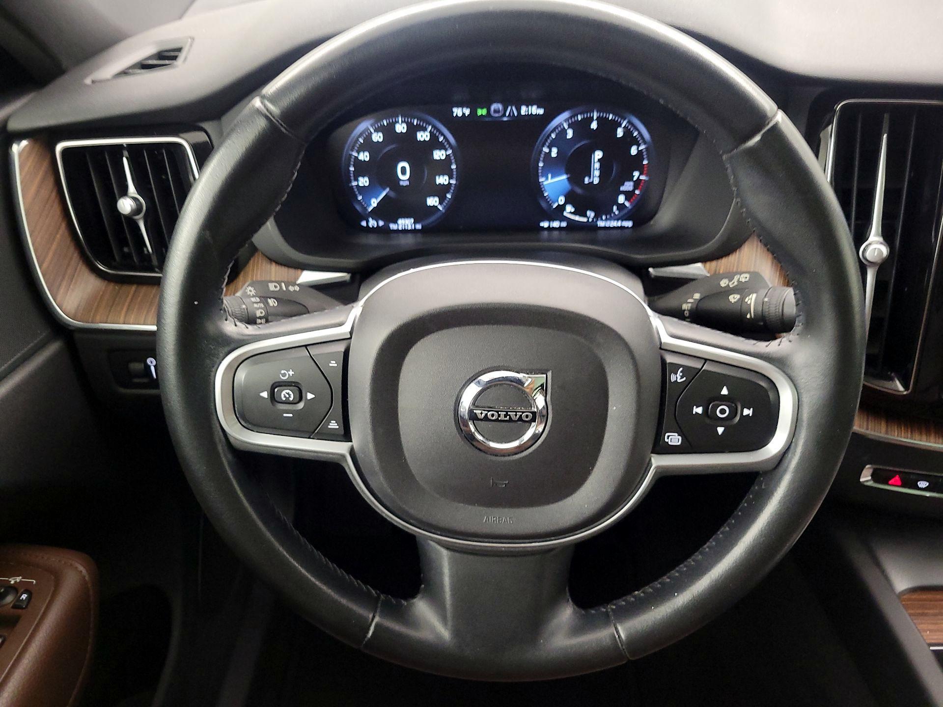 Thumbnail: 2021 Volvo XC60 - 10
