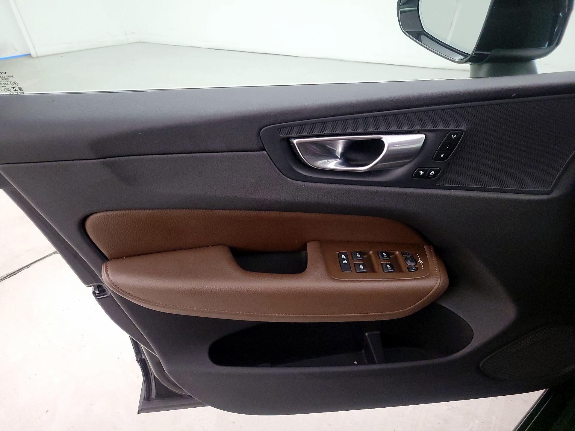 Thumbnail: 2021 Volvo XC60 - 12