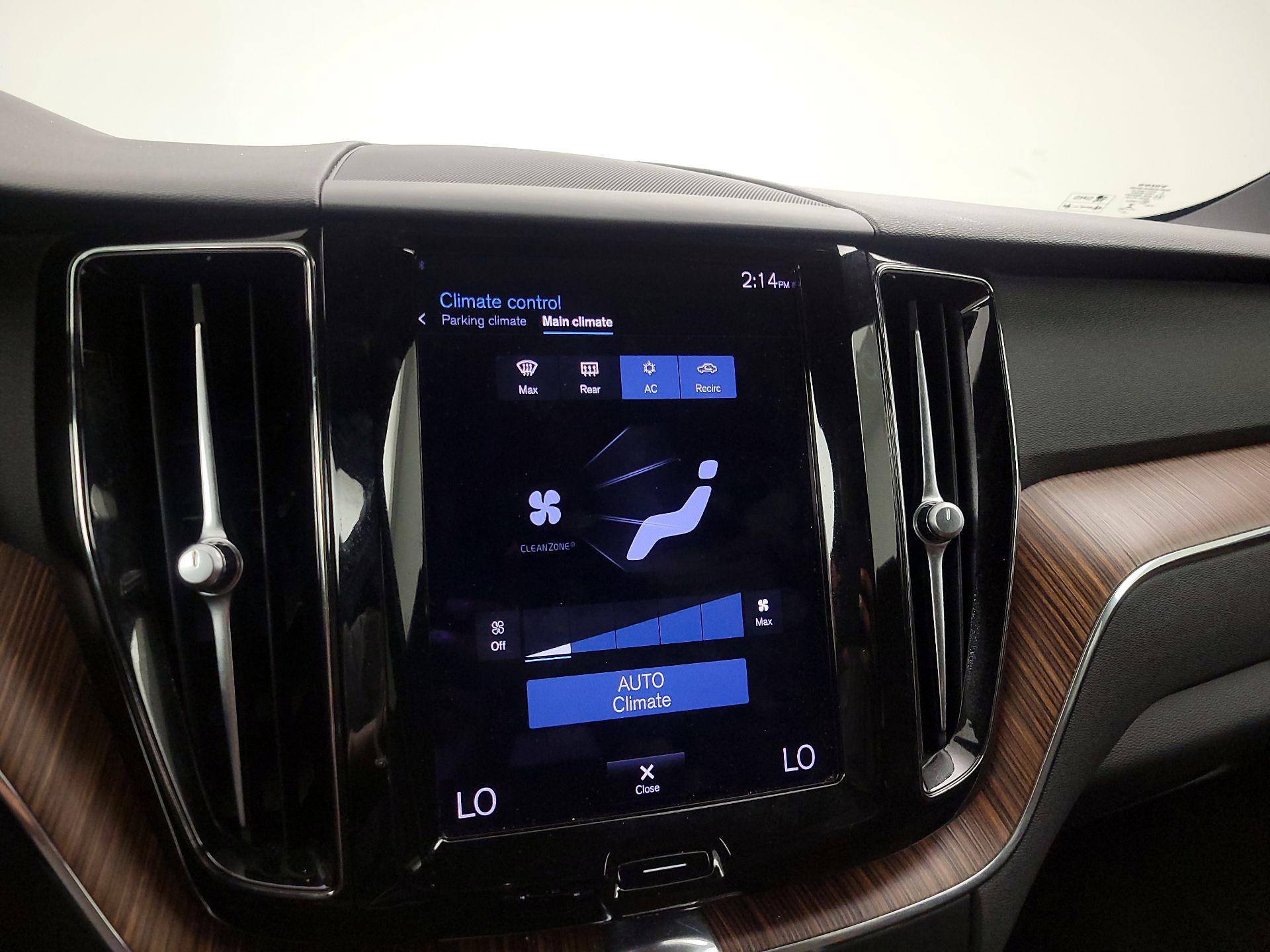 Thumbnail: 2021 Volvo XC60 - 16