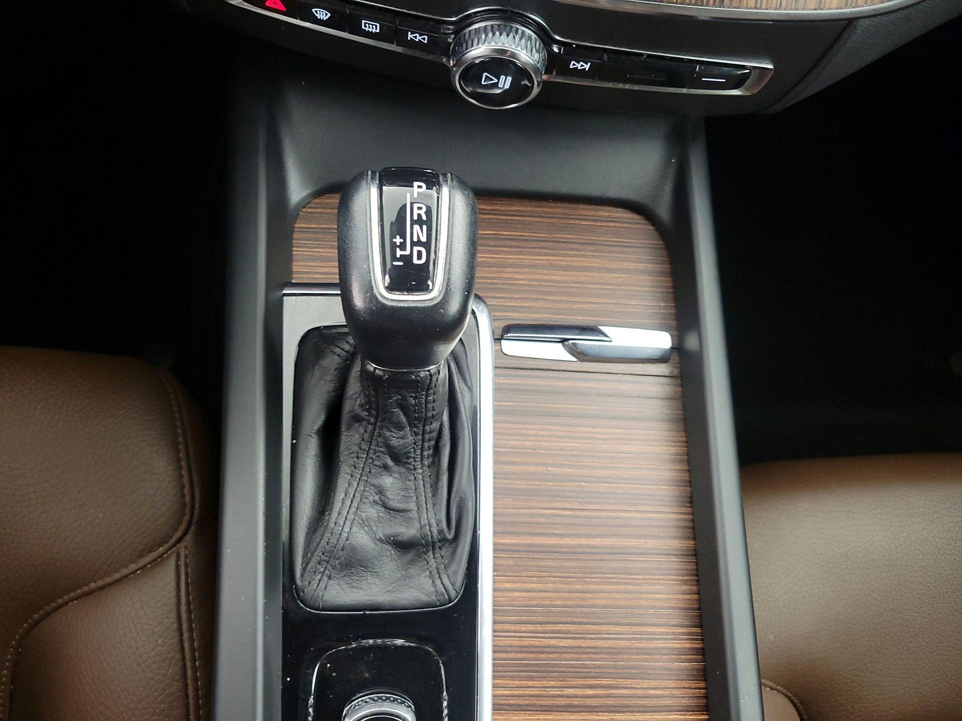 Thumbnail: 2021 Volvo XC60 - 17