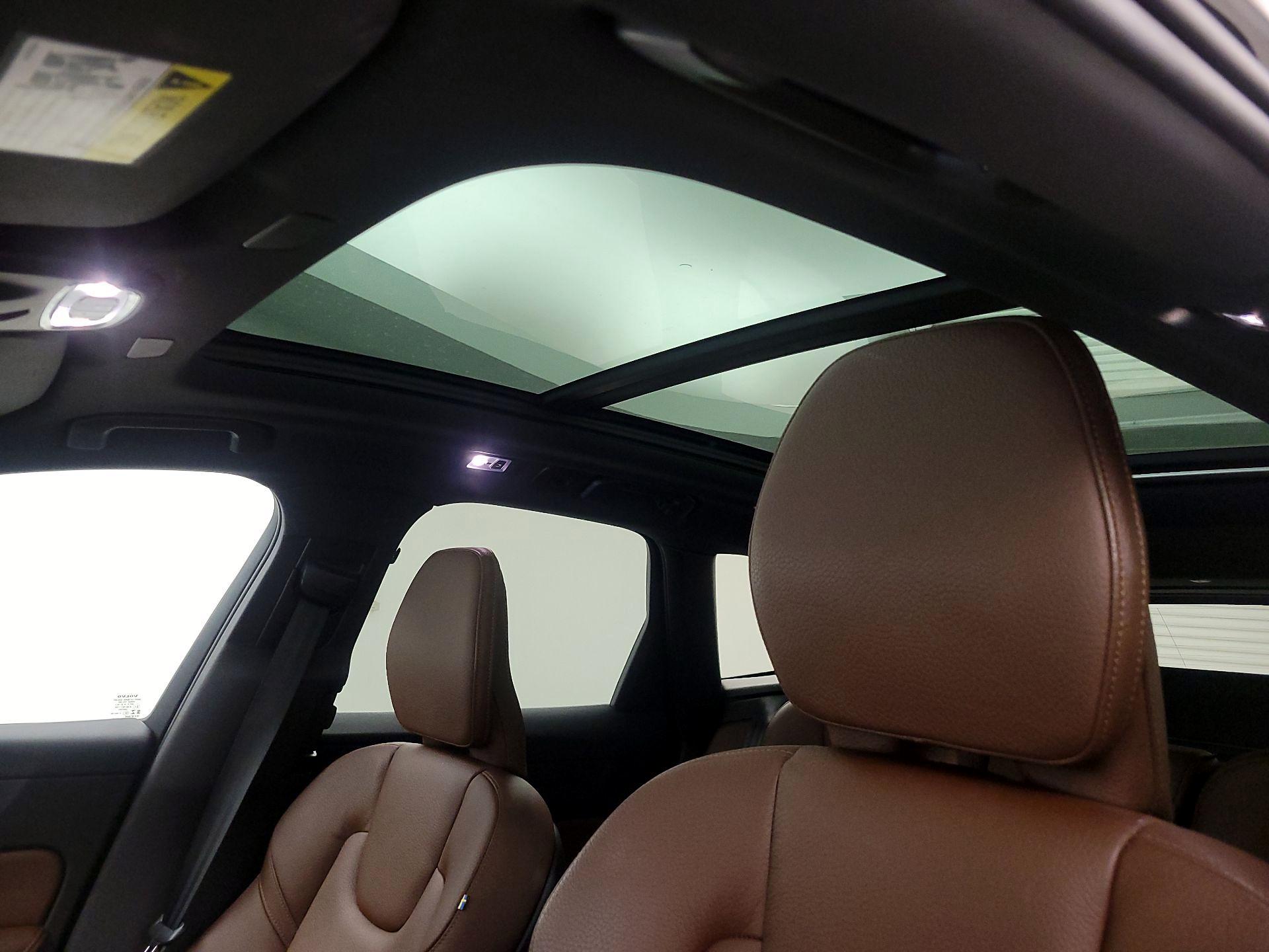 Thumbnail: 2021 Volvo XC60 - 19