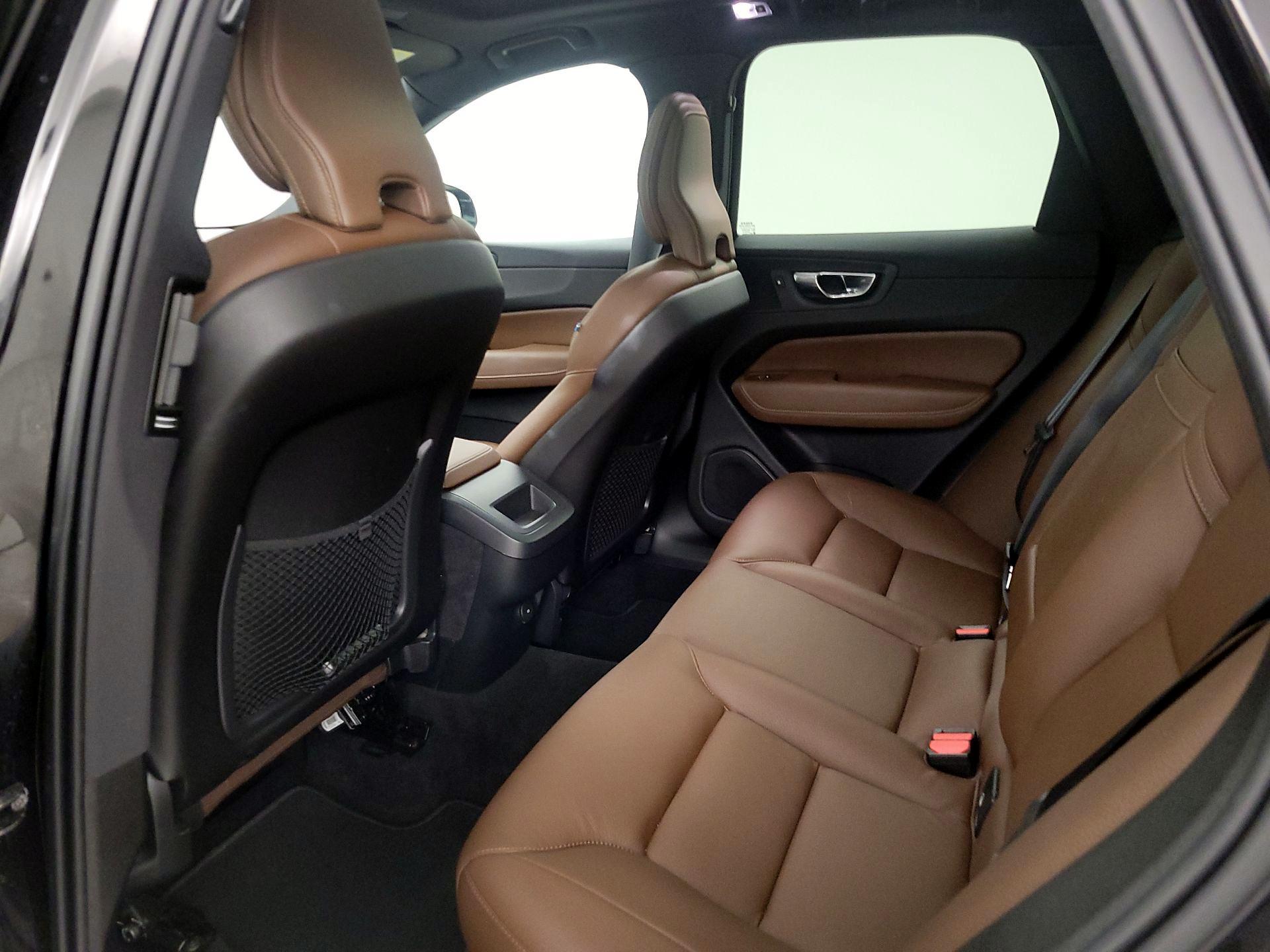 Thumbnail: 2021 Volvo XC60 - 20
