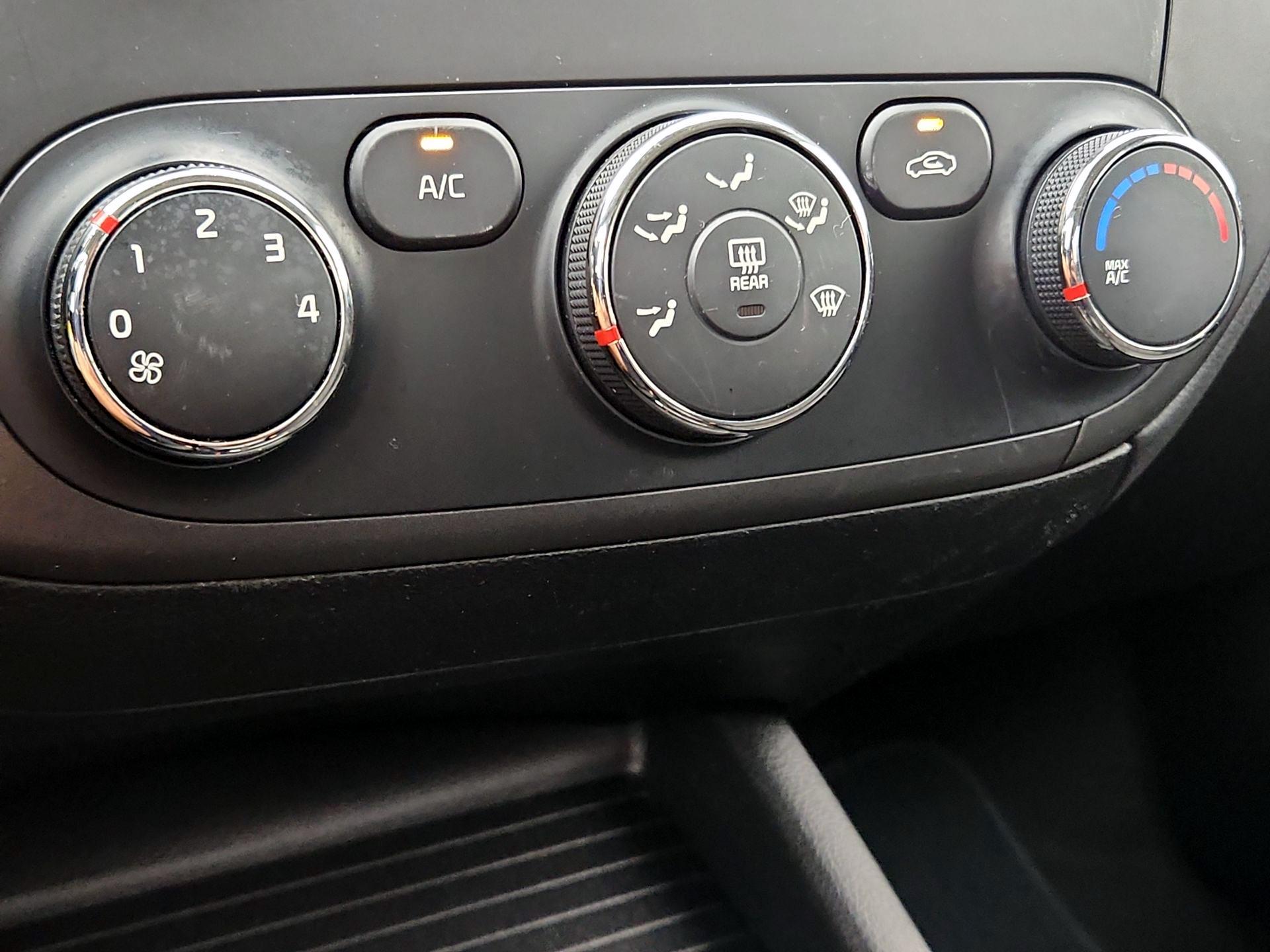 Thumbnail: 2015 Kia Forte - 15