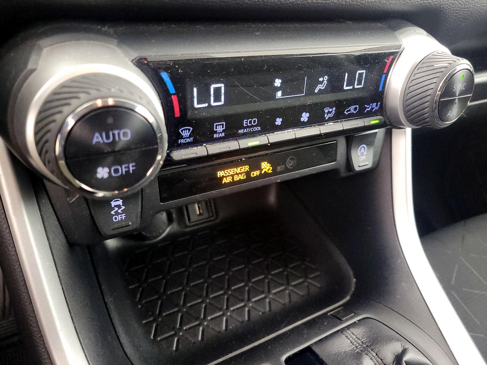 Thumbnail: 2020 Toyota RAV4 - 14