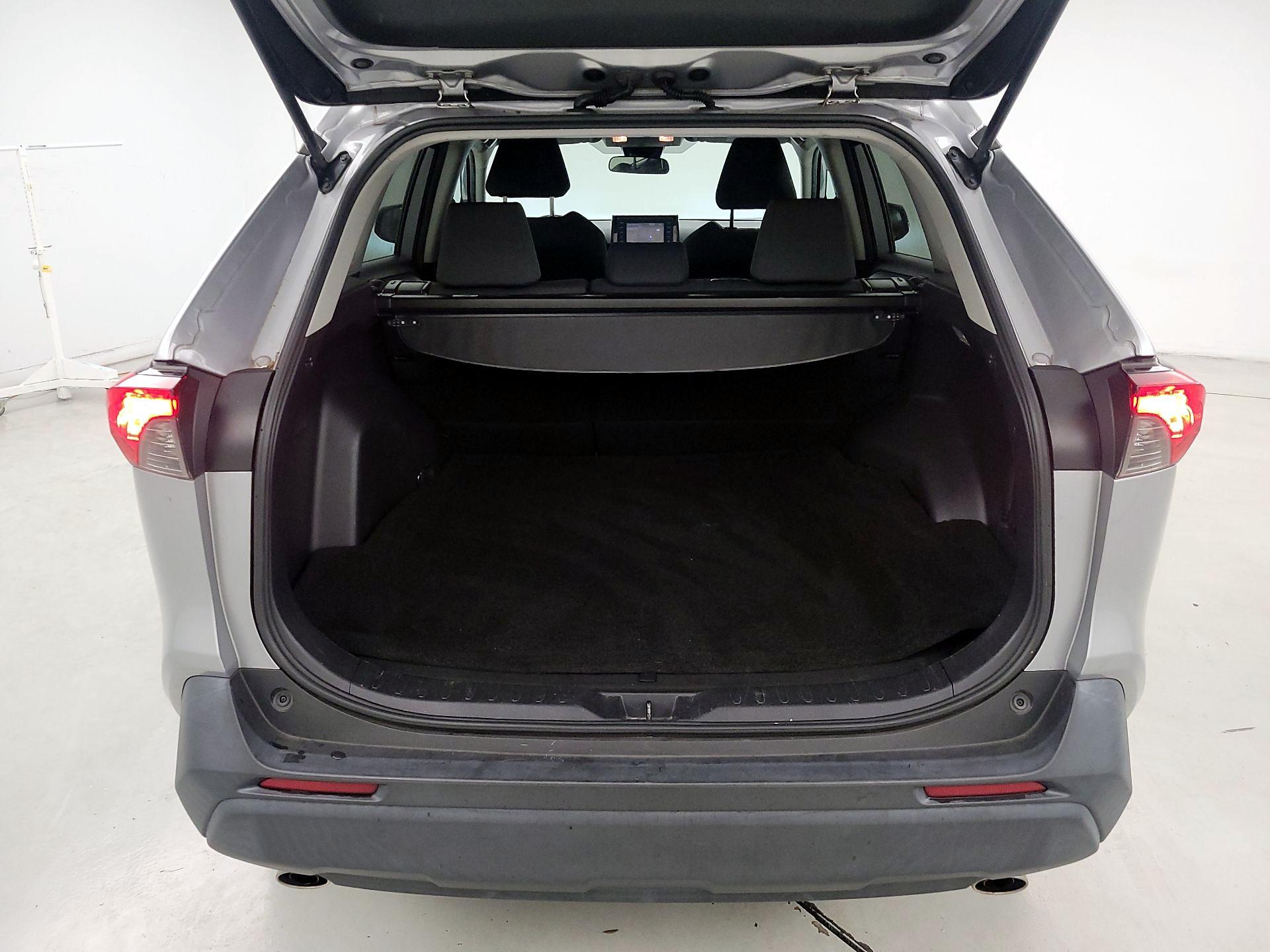Thumbnail: 2020 Toyota RAV4 - 18