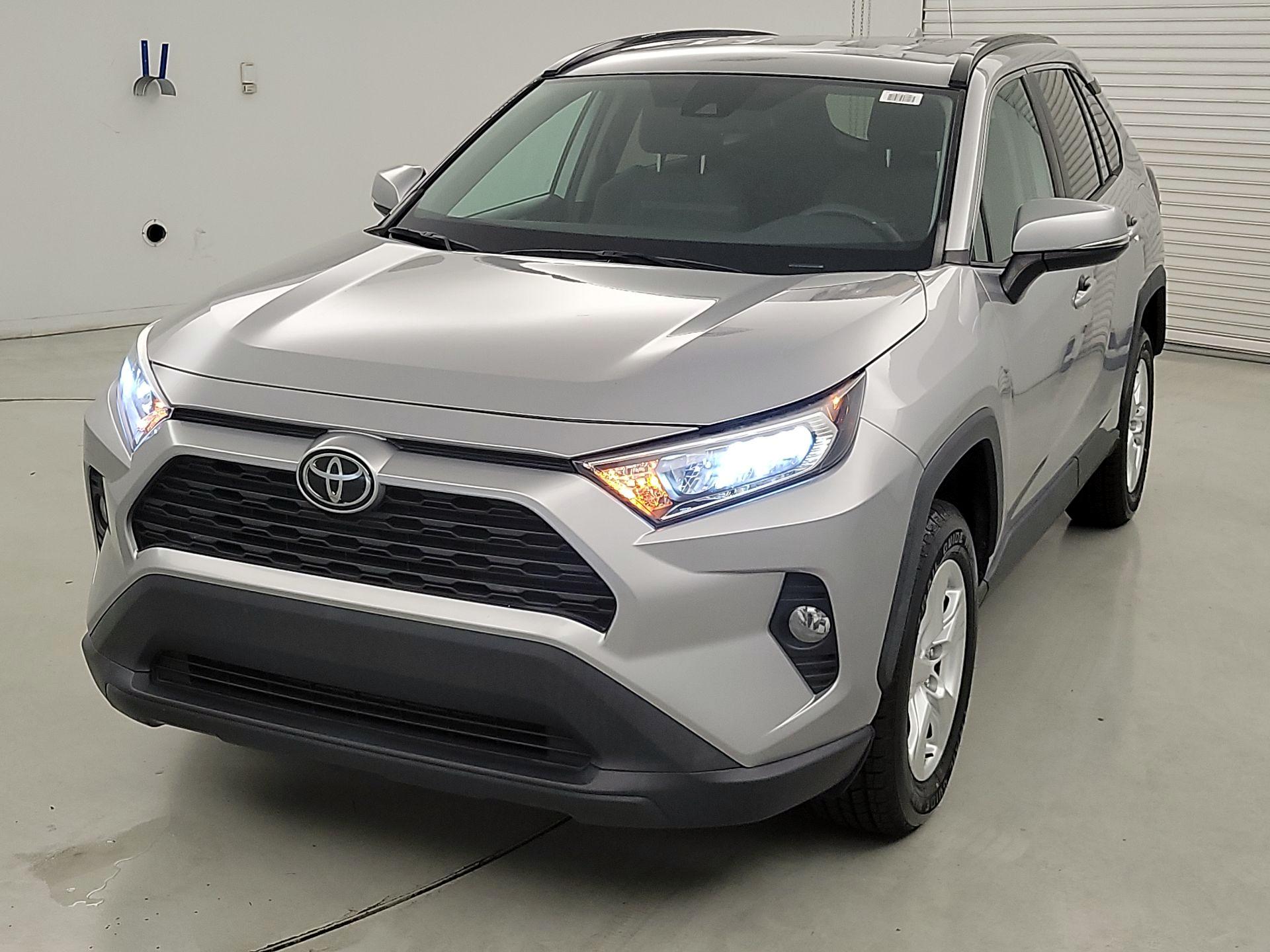 Thumbnail: 2020 Toyota RAV4 - 3