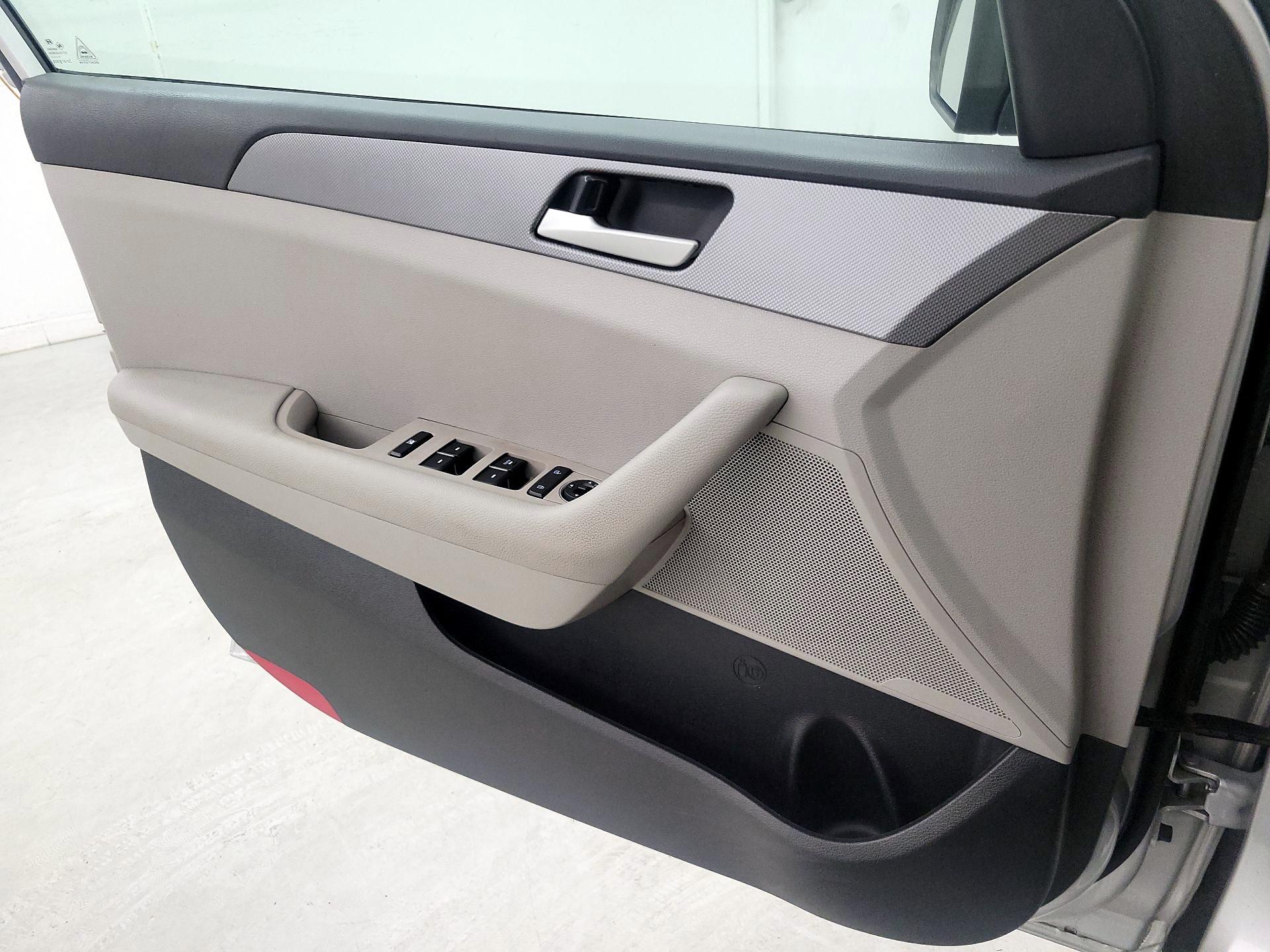 Thumbnail: 2019 Hyundai Sonata - 10