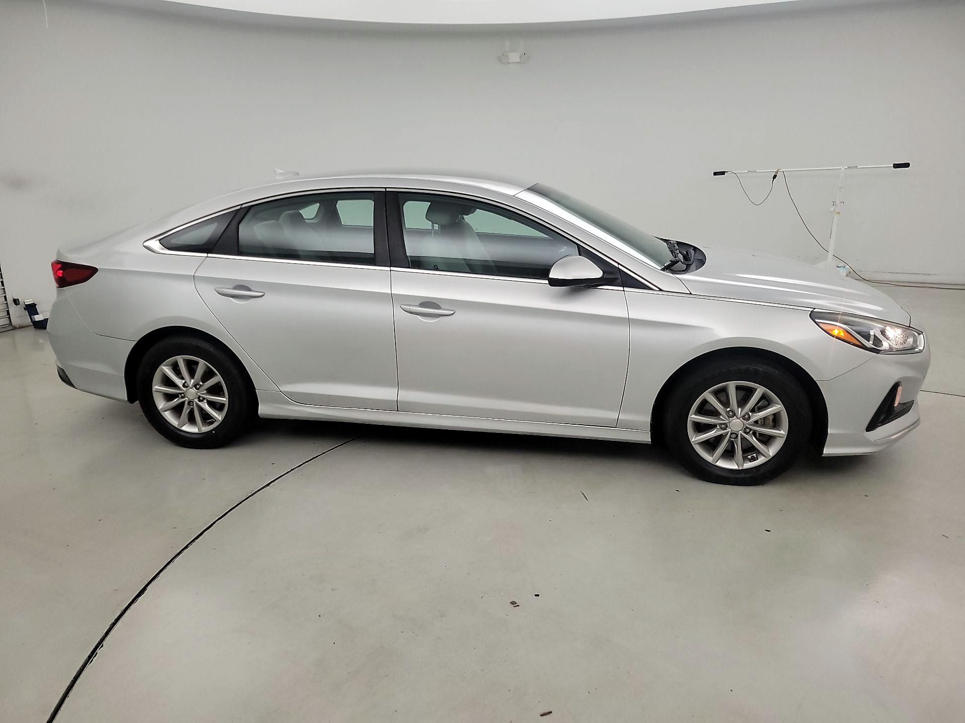 Thumbnail: 2019 Hyundai Sonata - 4