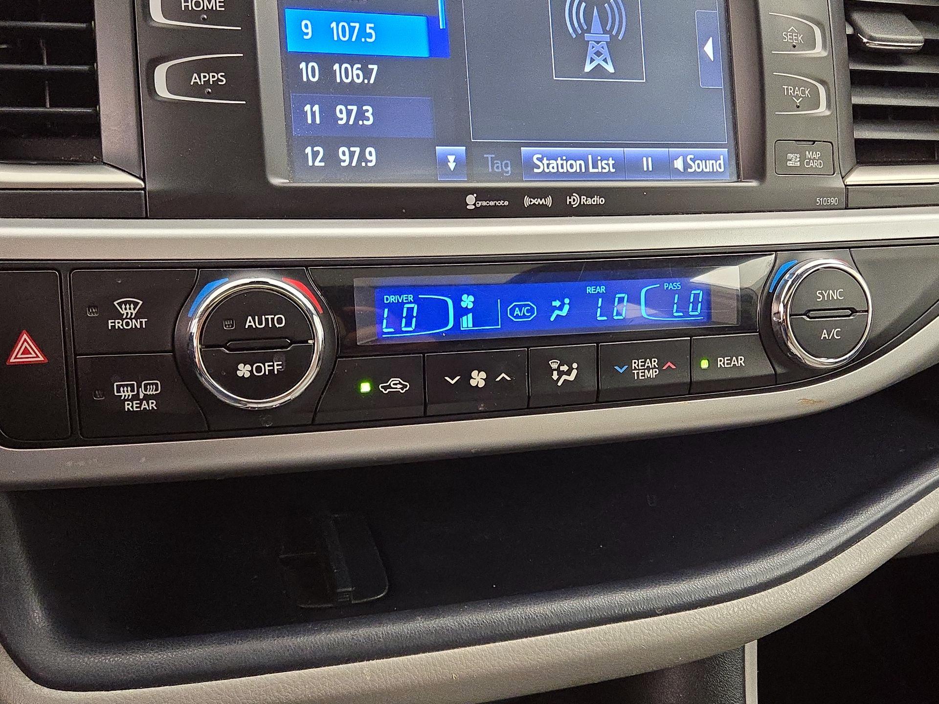 Thumbnail: 2019 Toyota Highlander - 17