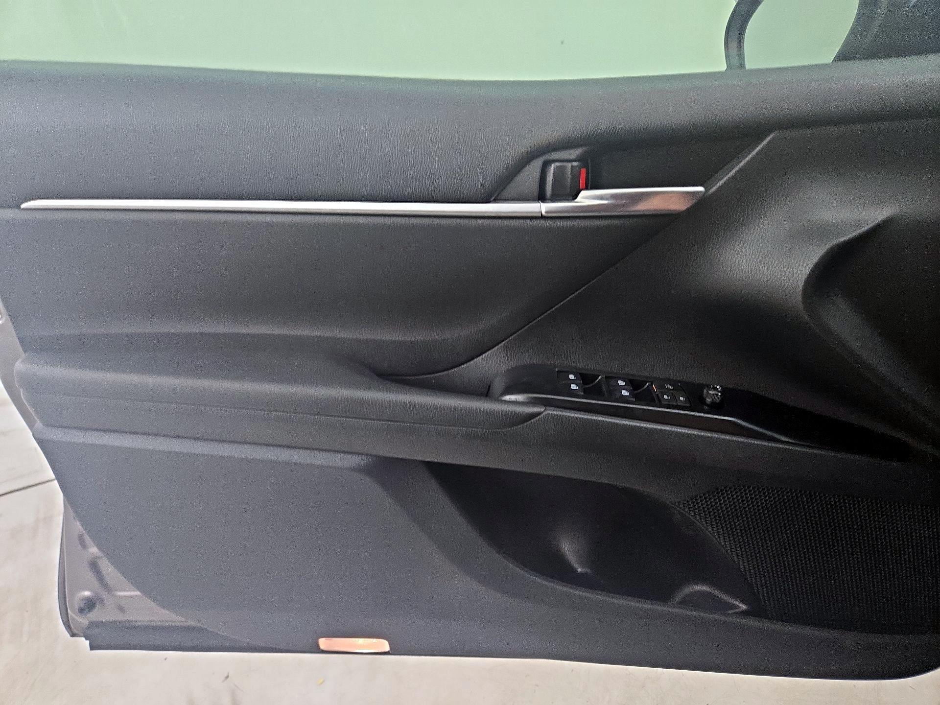 Thumbnail: 2018 Toyota Camry - 12