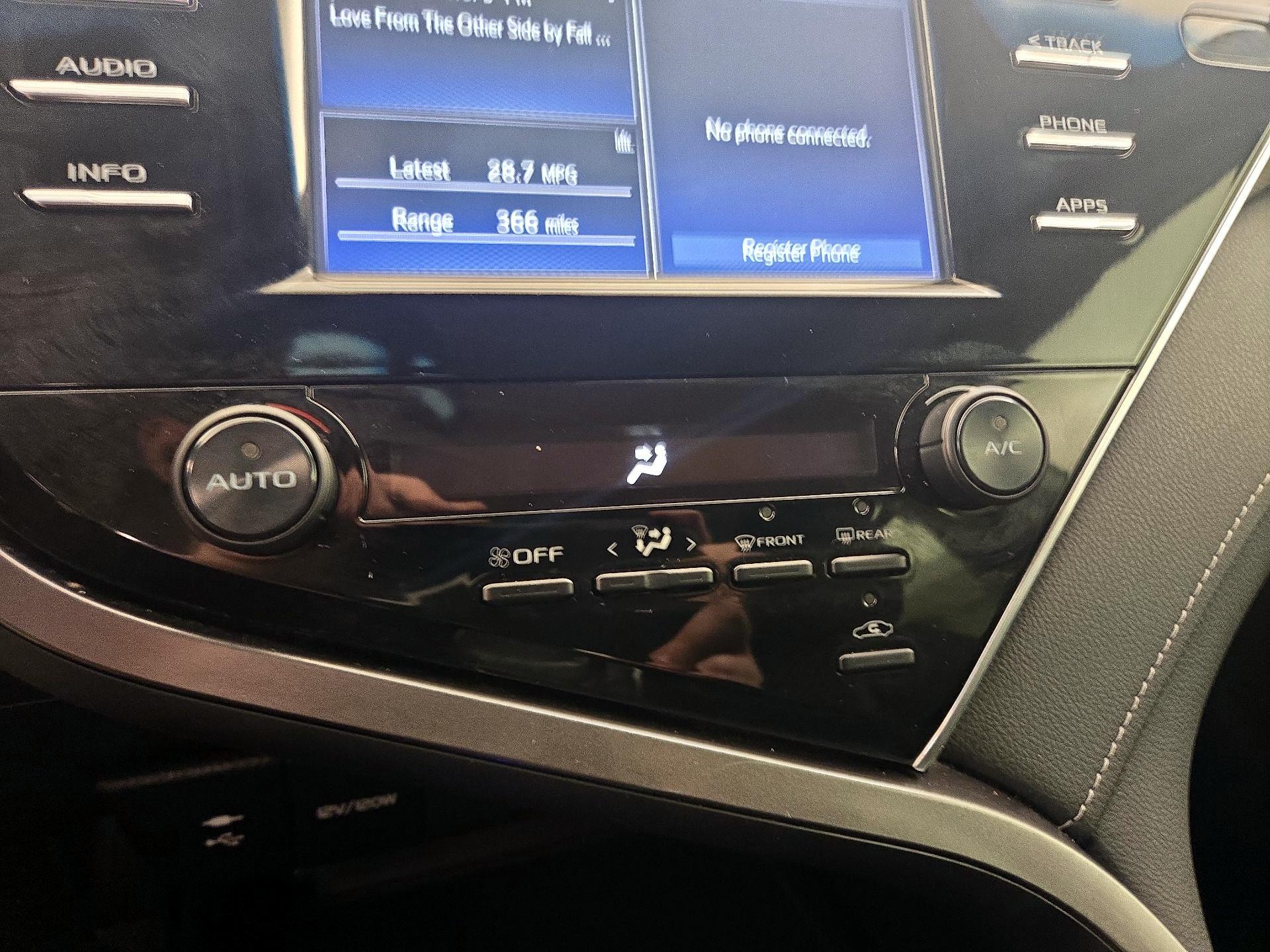 Thumbnail: 2018 Toyota Camry - 16