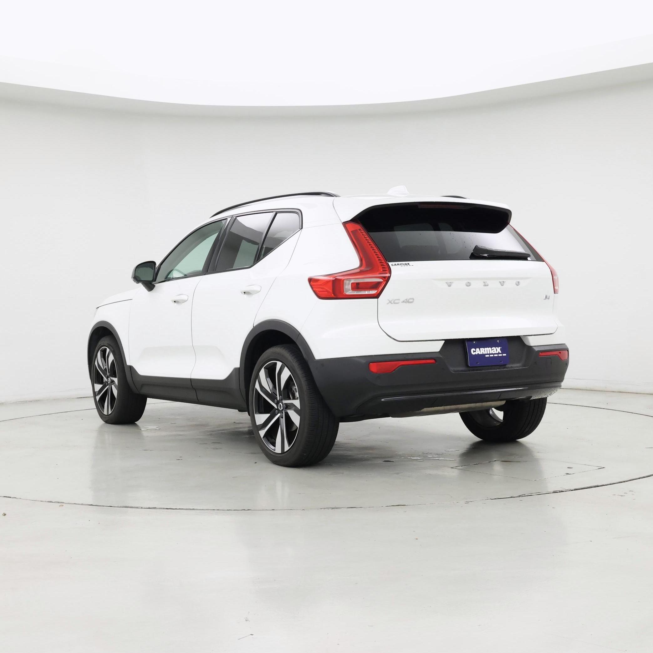 Thumbnail: 2023 Volvo XC40 - 2