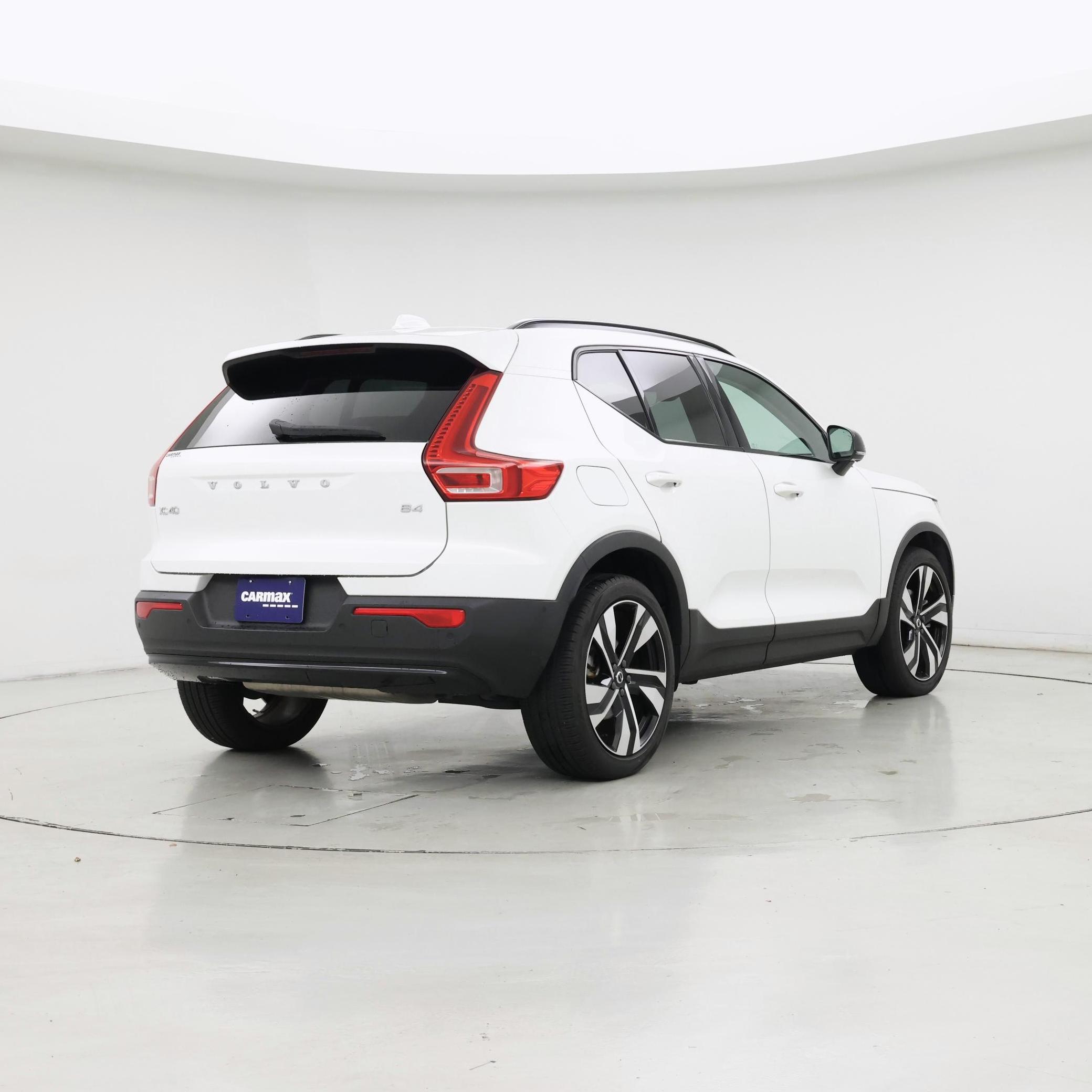 Thumbnail: 2023 Volvo XC40 - 8