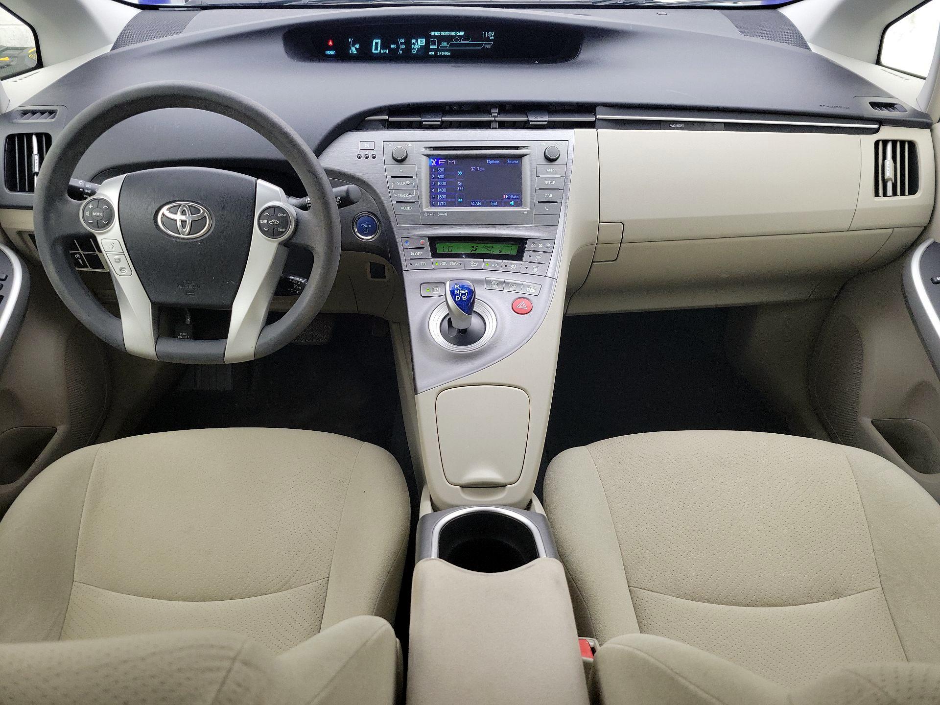 Thumbnail: 2015 Toyota Prius - 9