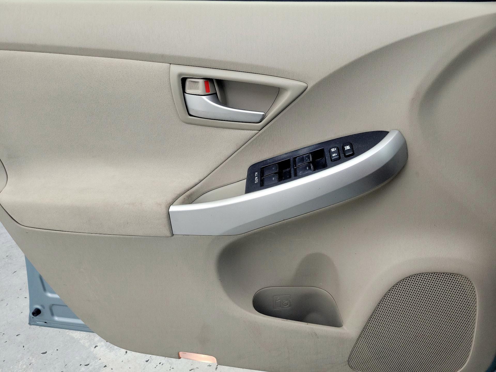 Thumbnail: 2015 Toyota Prius - 12