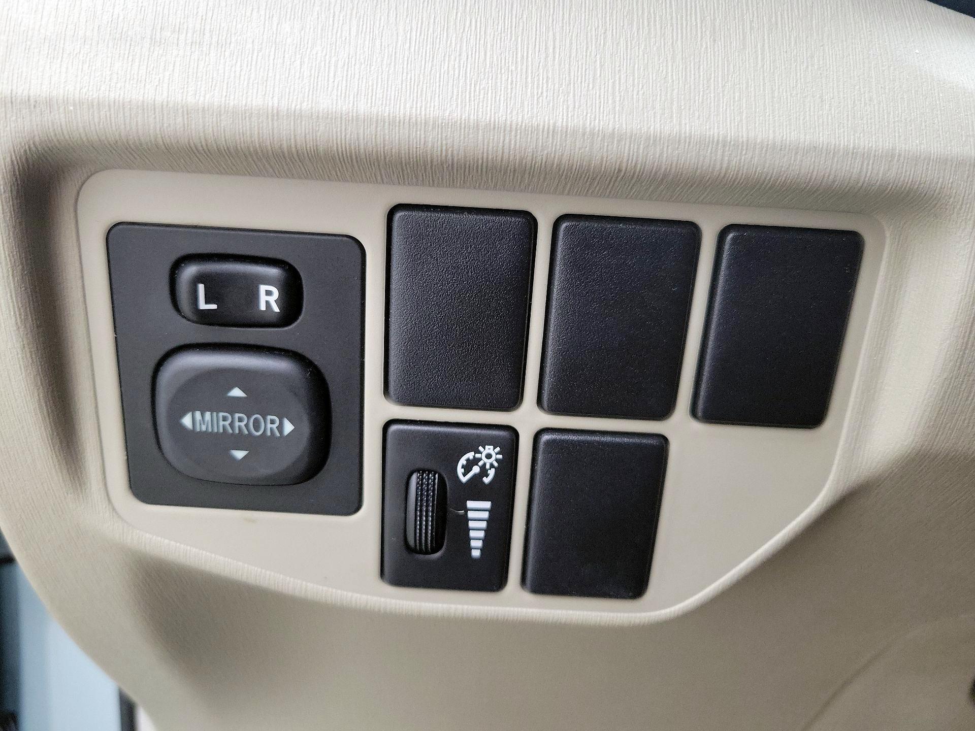 Thumbnail: 2015 Toyota Prius - 13