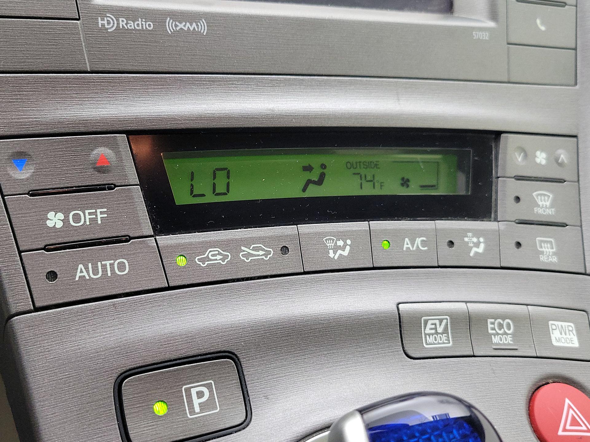 Thumbnail: 2015 Toyota Prius - 16
