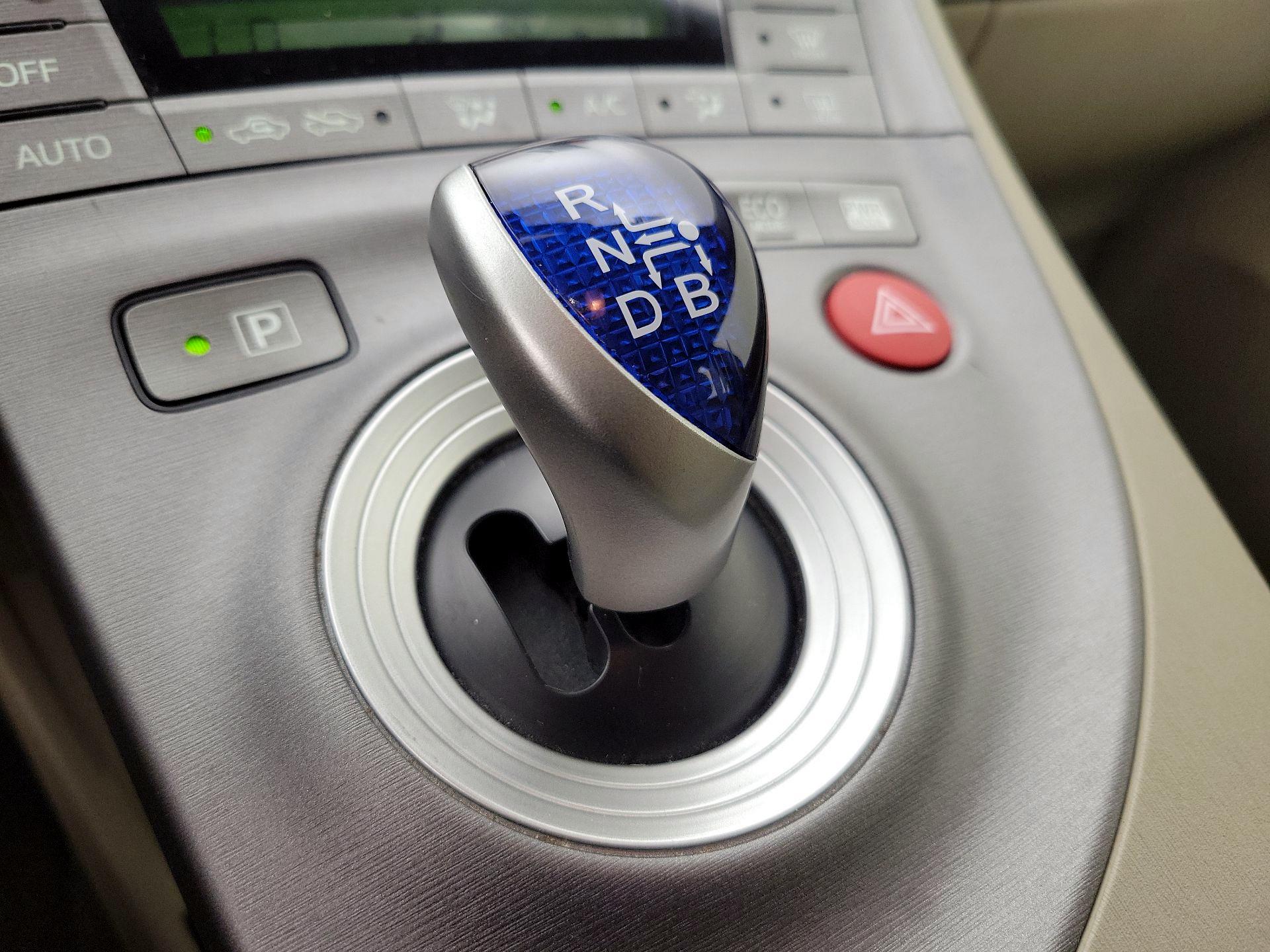 Thumbnail: 2015 Toyota Prius - 17