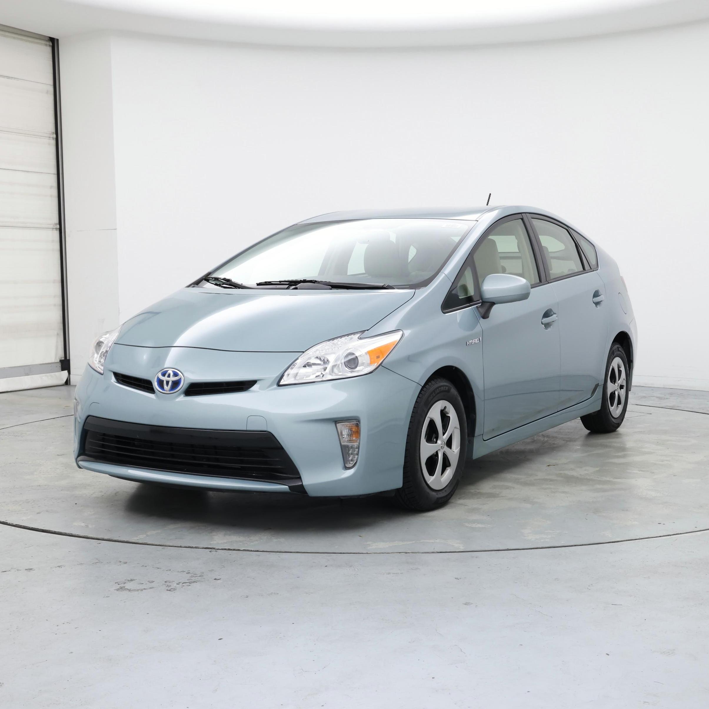 Thumbnail: 2015 Toyota Prius - 4