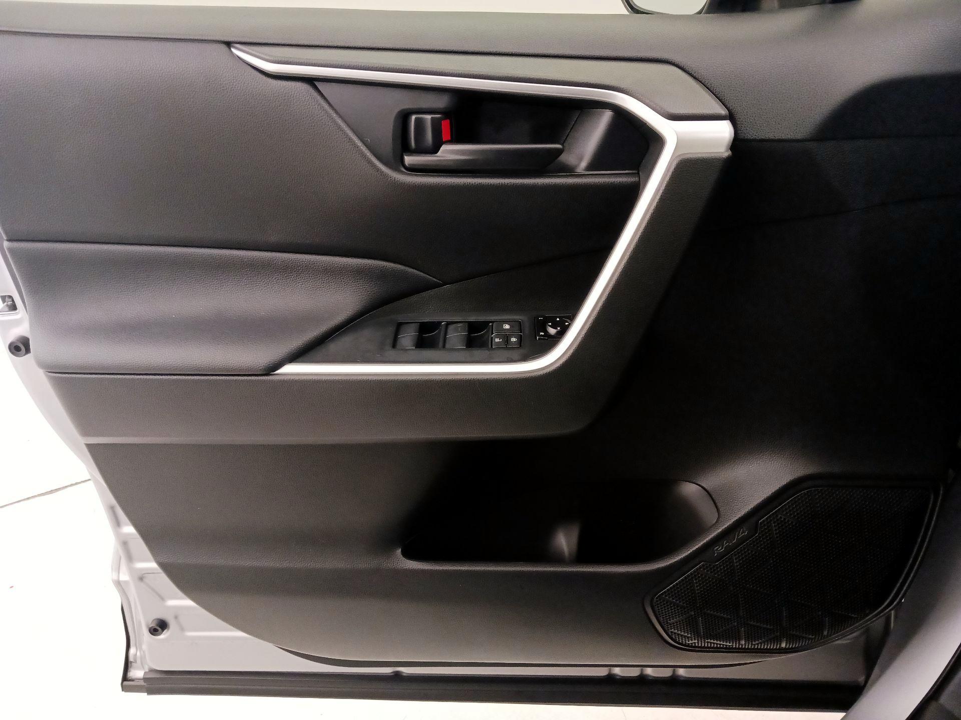 Thumbnail: 2021 Toyota RAV4 - 10
