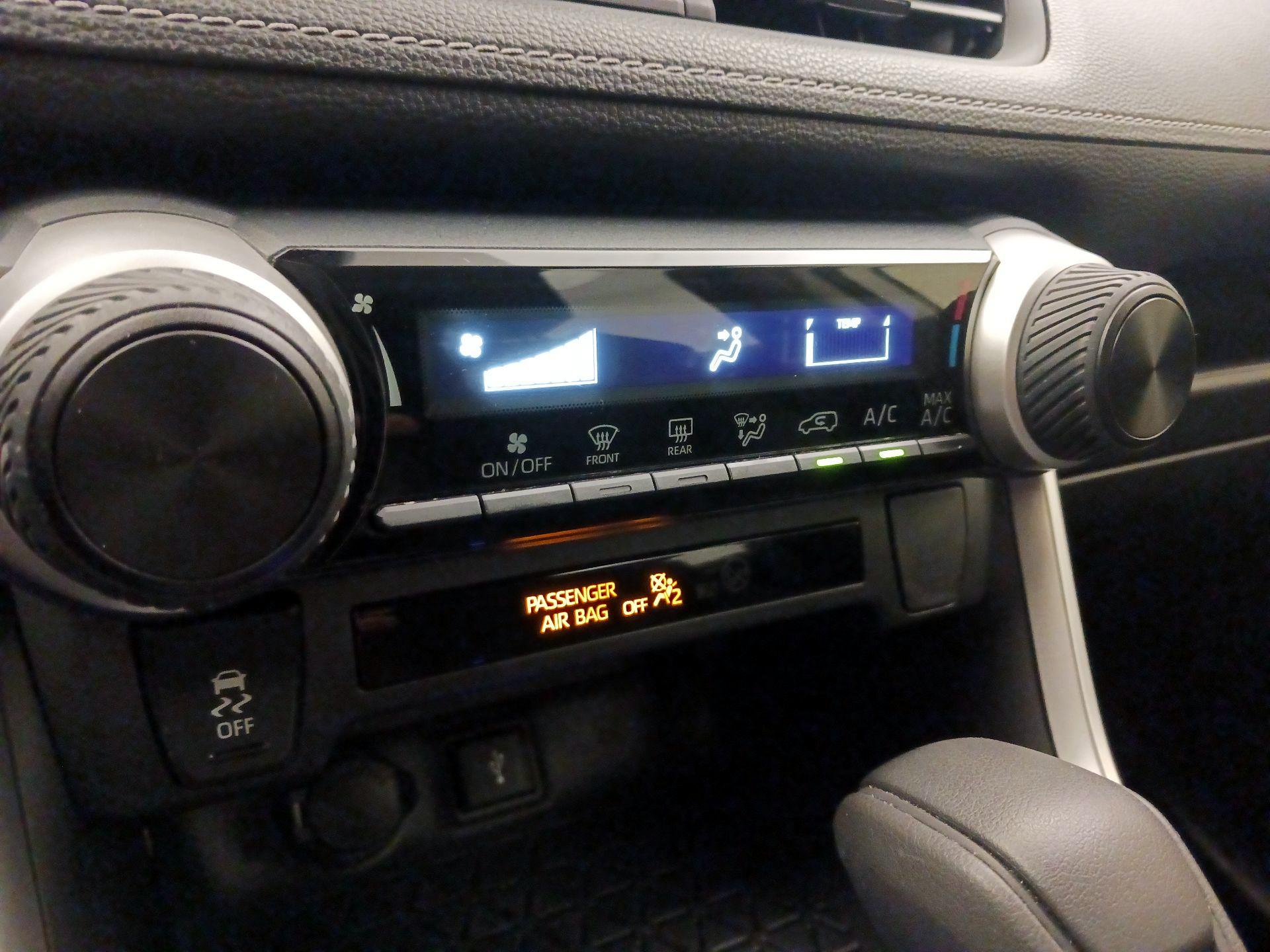 Thumbnail: 2021 Toyota RAV4 - 14