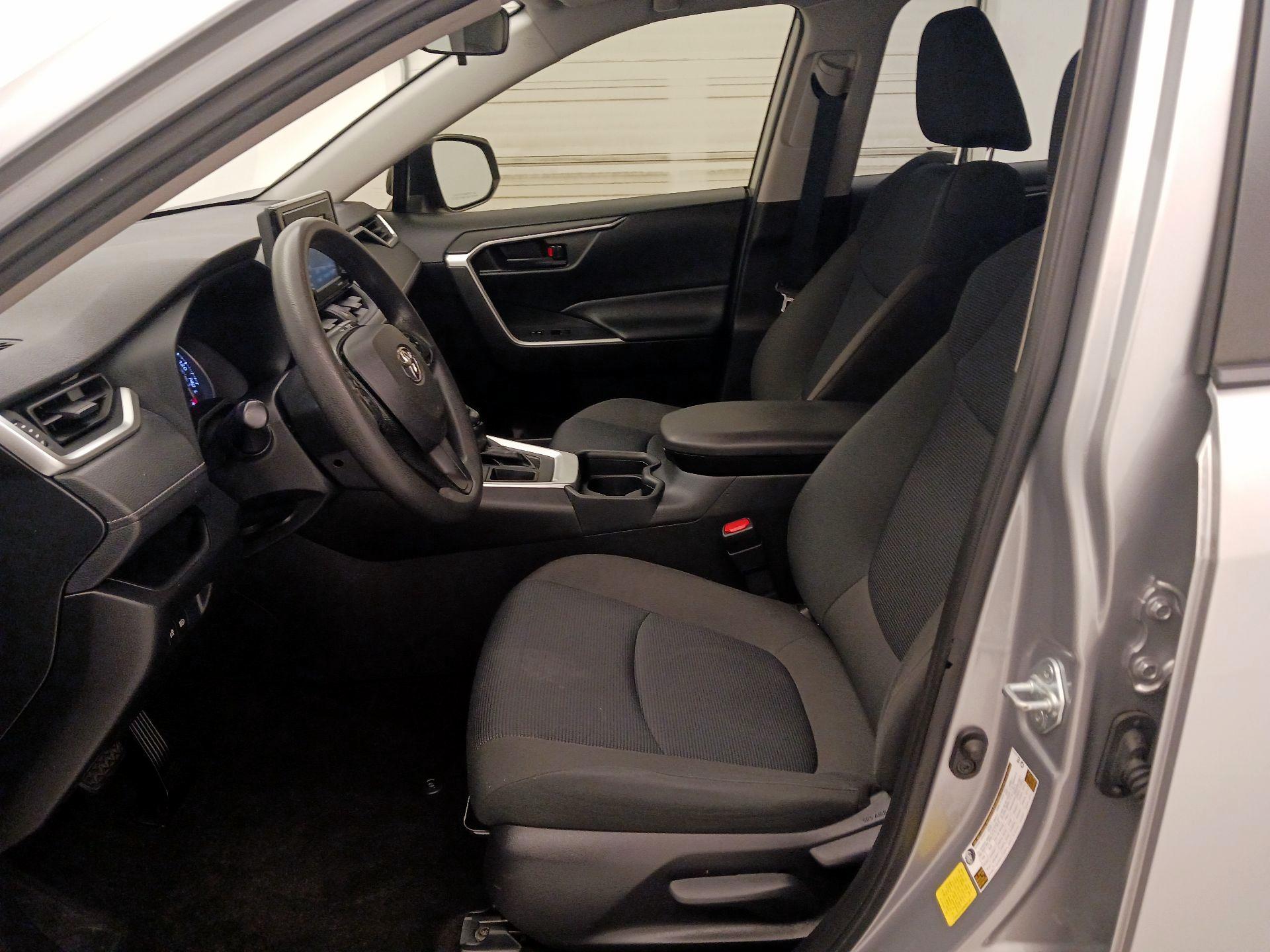 Thumbnail: 2021 Toyota RAV4 - 17