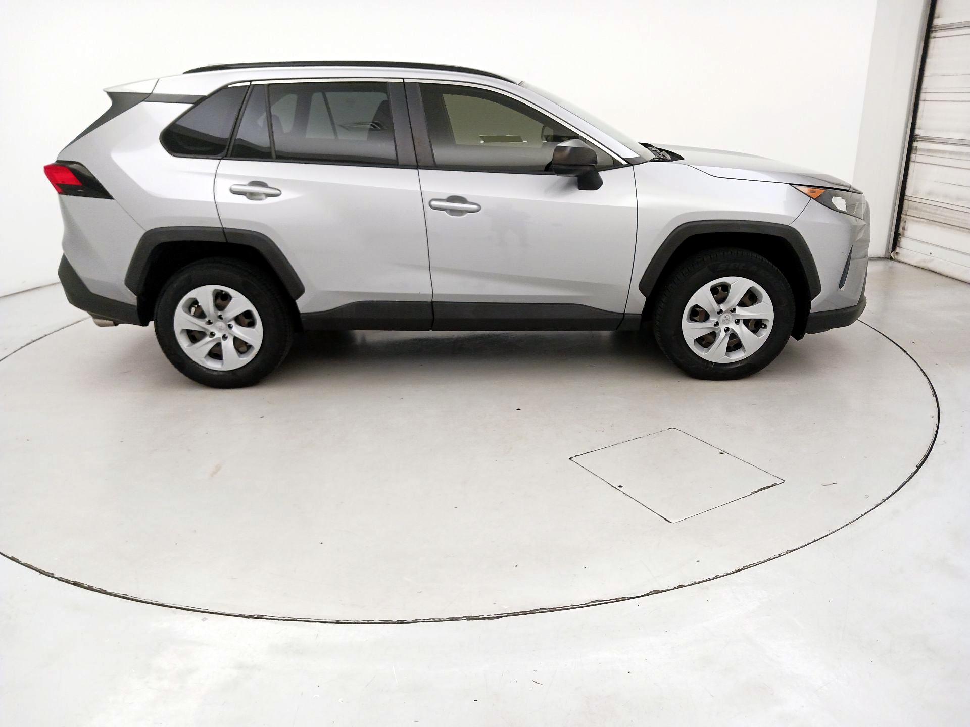 Thumbnail: 2021 Toyota RAV4 - 4