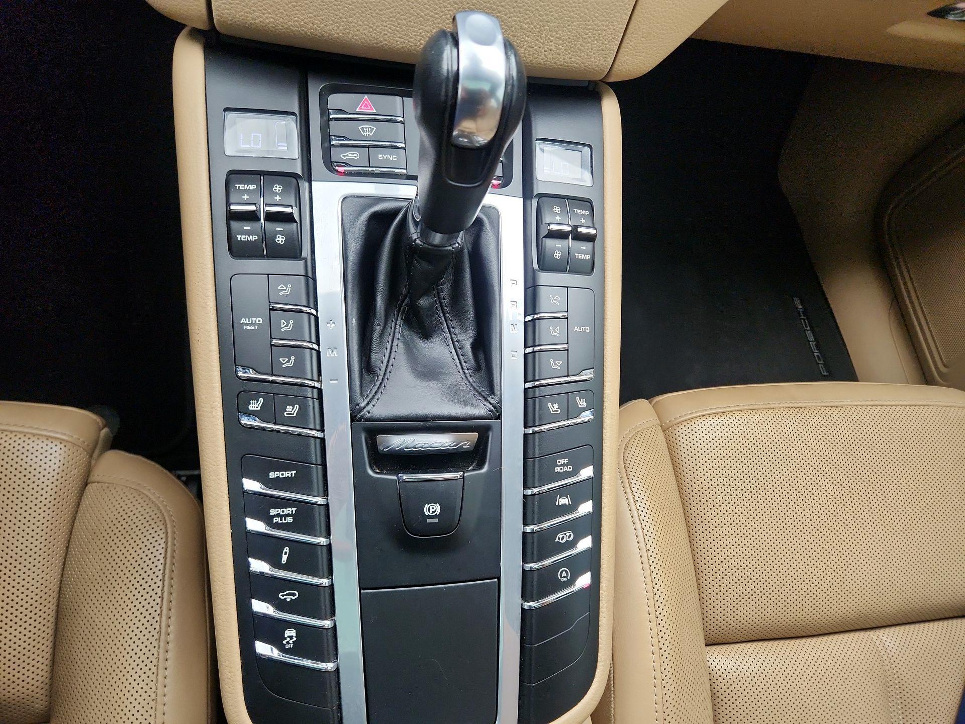 Thumbnail: 2018 Porsche Macan - 18