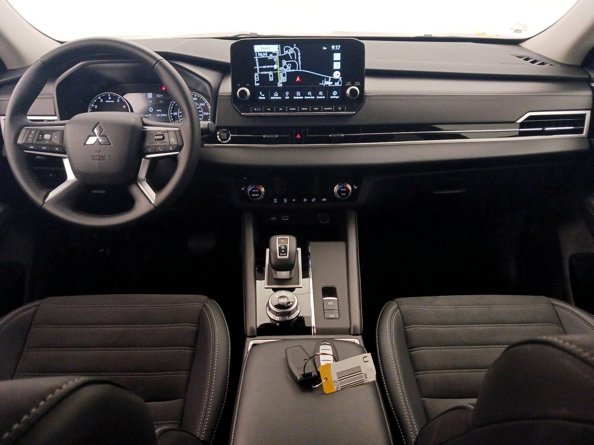 Thumbnail: 2024 Mitsubishi Outlander - 9
