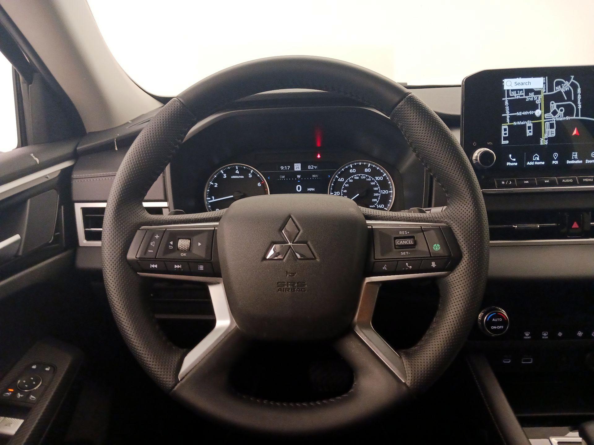 Thumbnail: 2024 Mitsubishi Outlander - 10