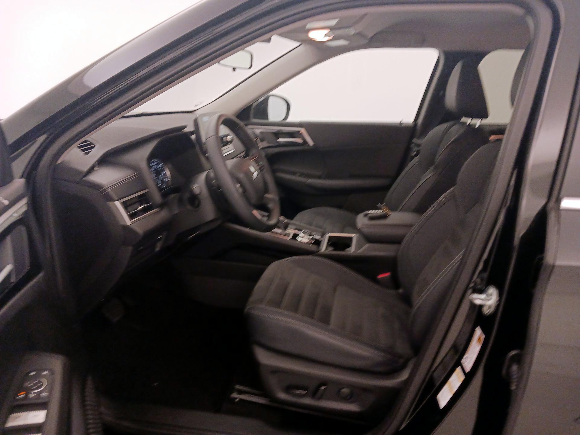 Thumbnail: 2024 Mitsubishi Outlander - 11