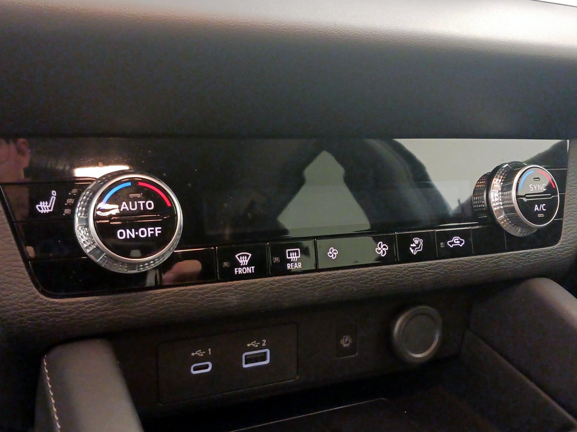 Thumbnail: 2024 Mitsubishi Outlander - 17