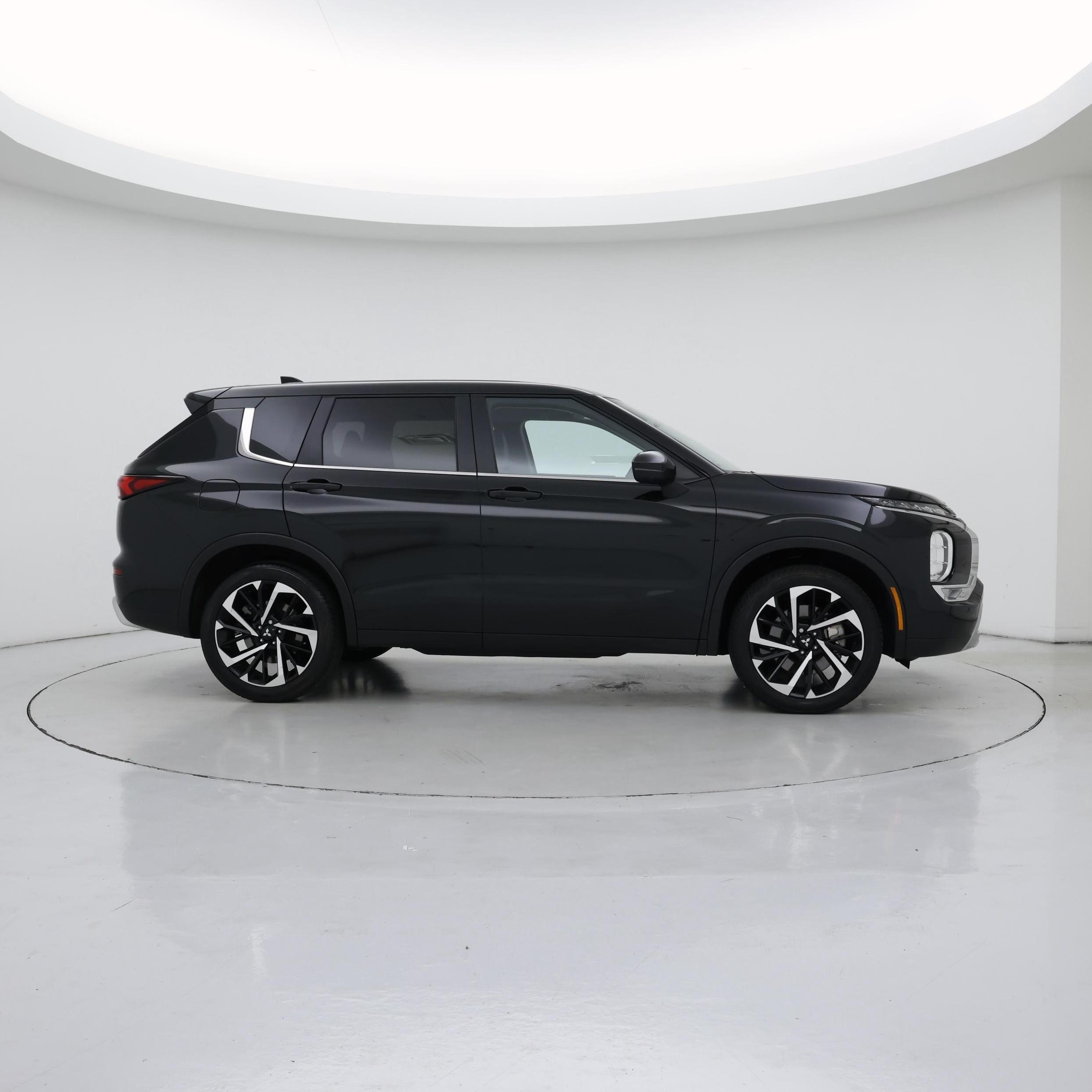 Thumbnail: 2024 Mitsubishi Outlander - 7