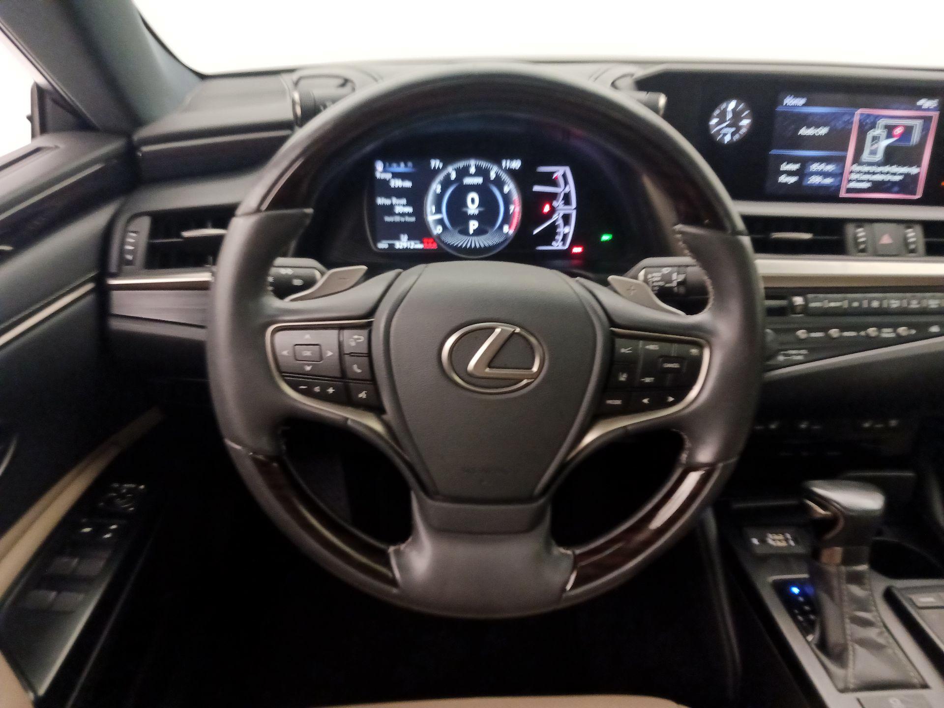 Thumbnail: 2020 Lexus ES - 10