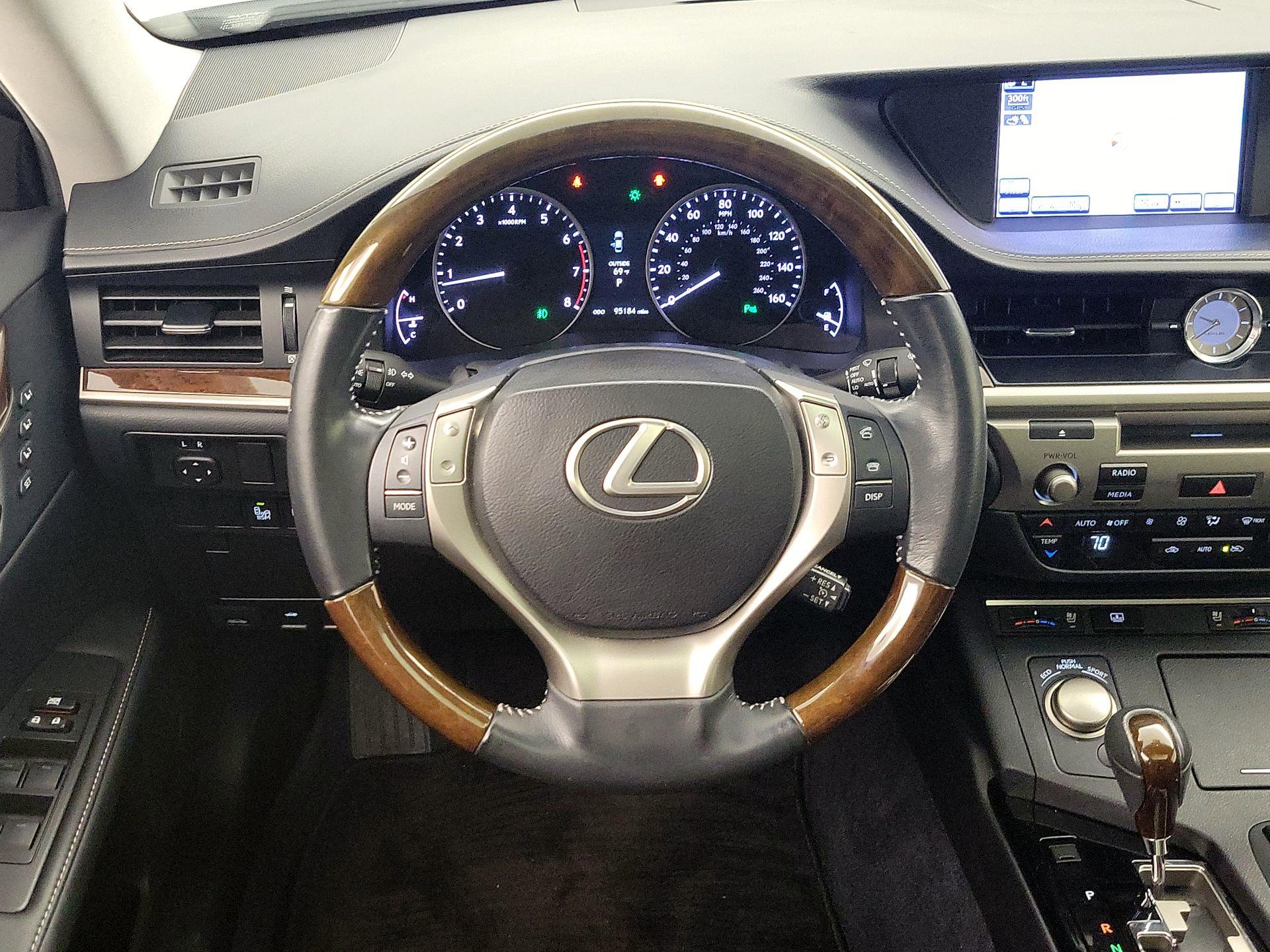 Thumbnail: 2013 Lexus ES - 10